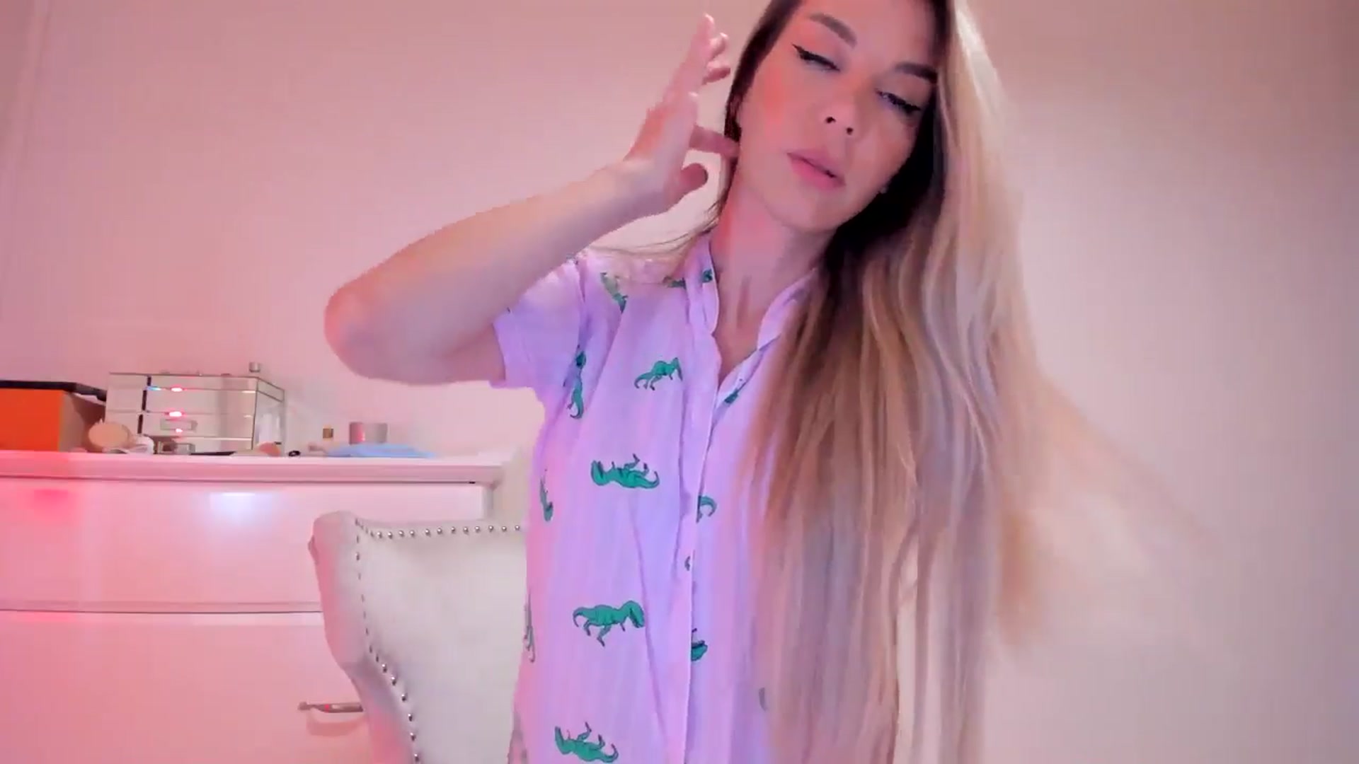 Gallery image thumbnail from Alesia_'s myfreecams stream on, 09/13/2024, 01:34 image 8 of 20