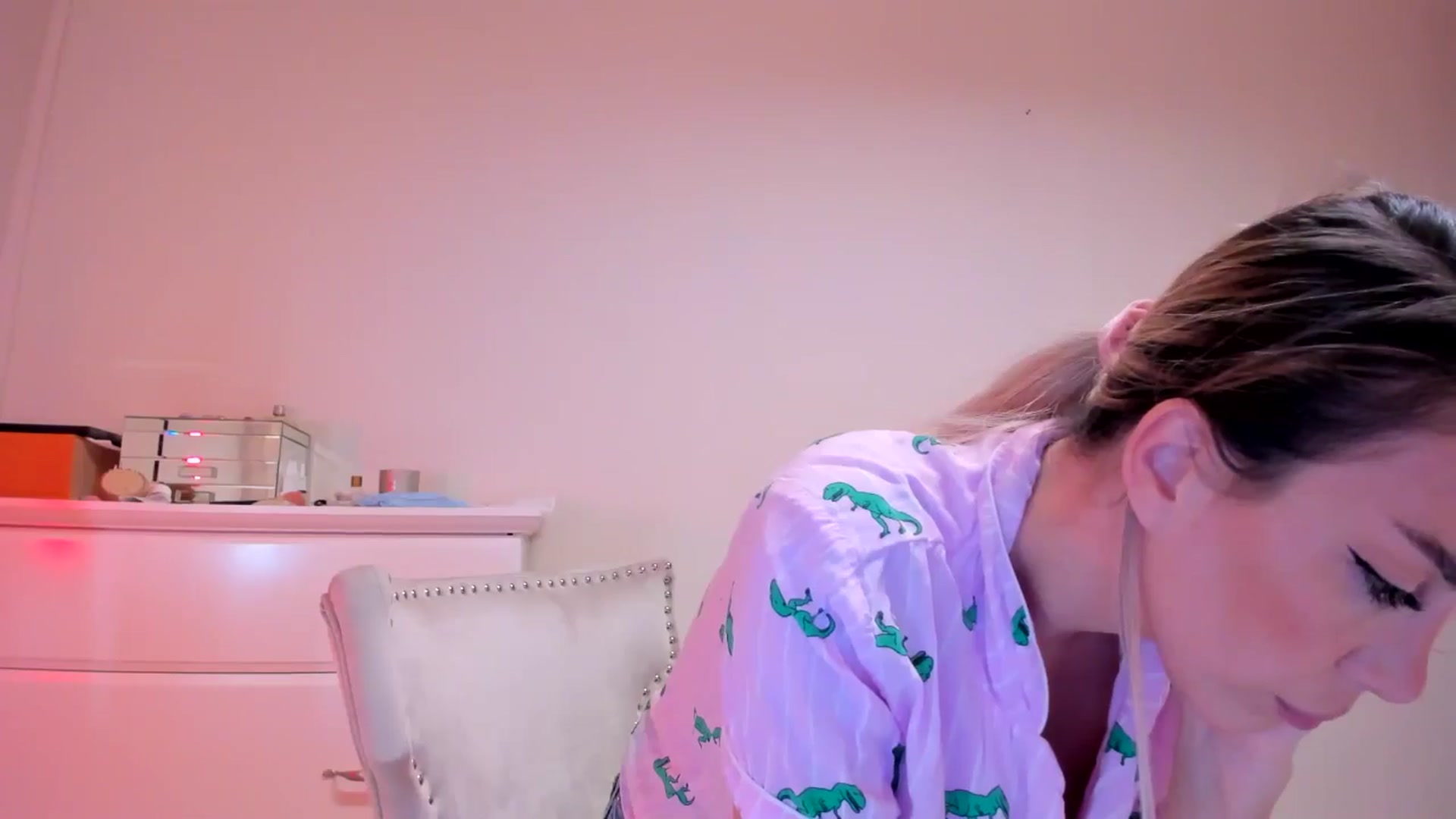 Gallery image thumbnail from Alesia_'s myfreecams stream on, 09/13/2024, 01:34 image 7 of 20