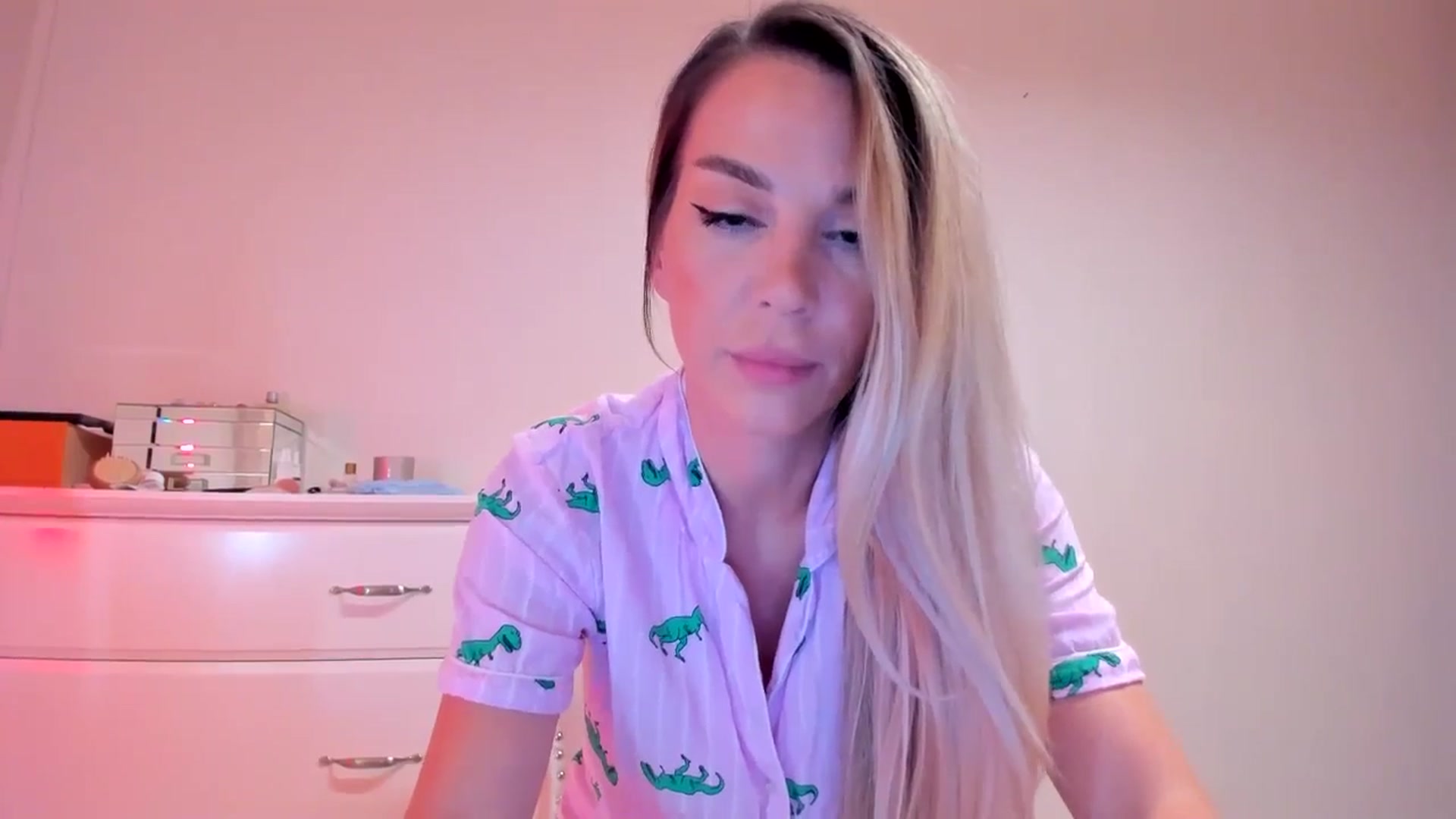 Gallery image thumbnail from Alesia_'s myfreecams stream on, 09/13/2024, 01:34 image 9 of 20