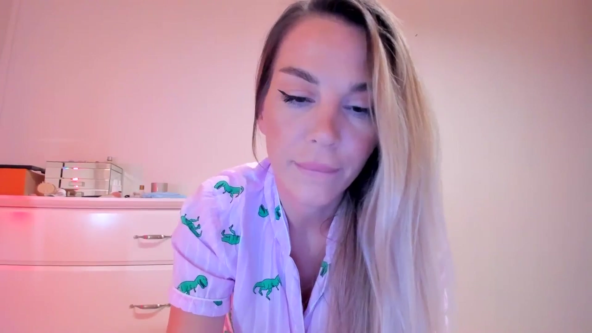 Gallery image thumbnail from Alesia_'s myfreecams stream on, 09/13/2024, 01:34 image 10 of 20