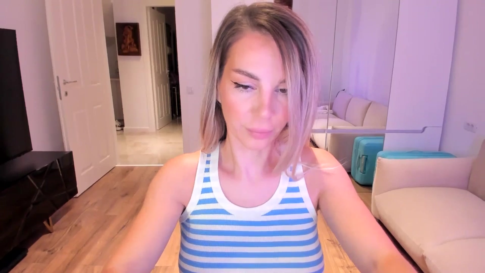 Gallery image thumbnail from Alesia_'s myfreecams stream on, 09/14/2024, 22:26 image 12 of 20