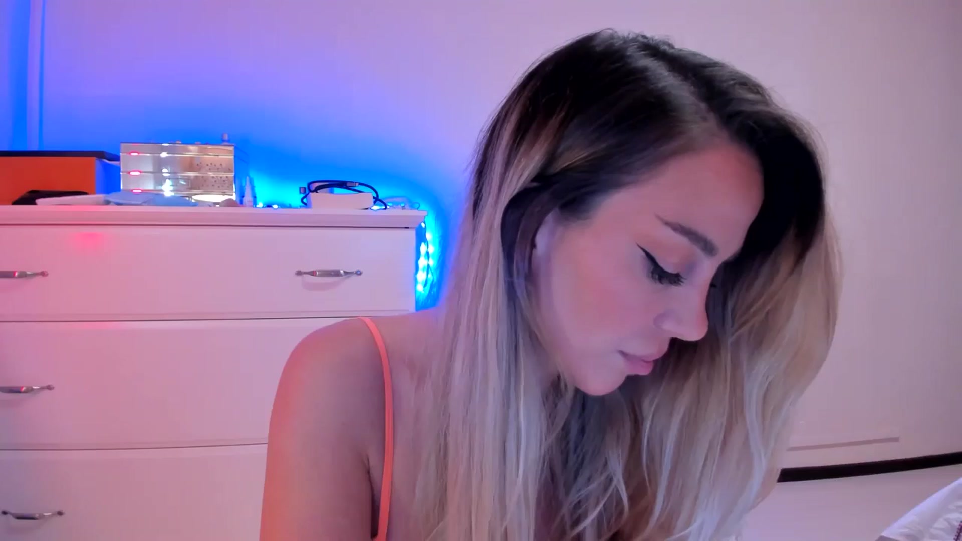 Gallery image thumbnail from Alesia_'s myfreecams stream on, 09/23/2024, 23:31 image 3 of 20