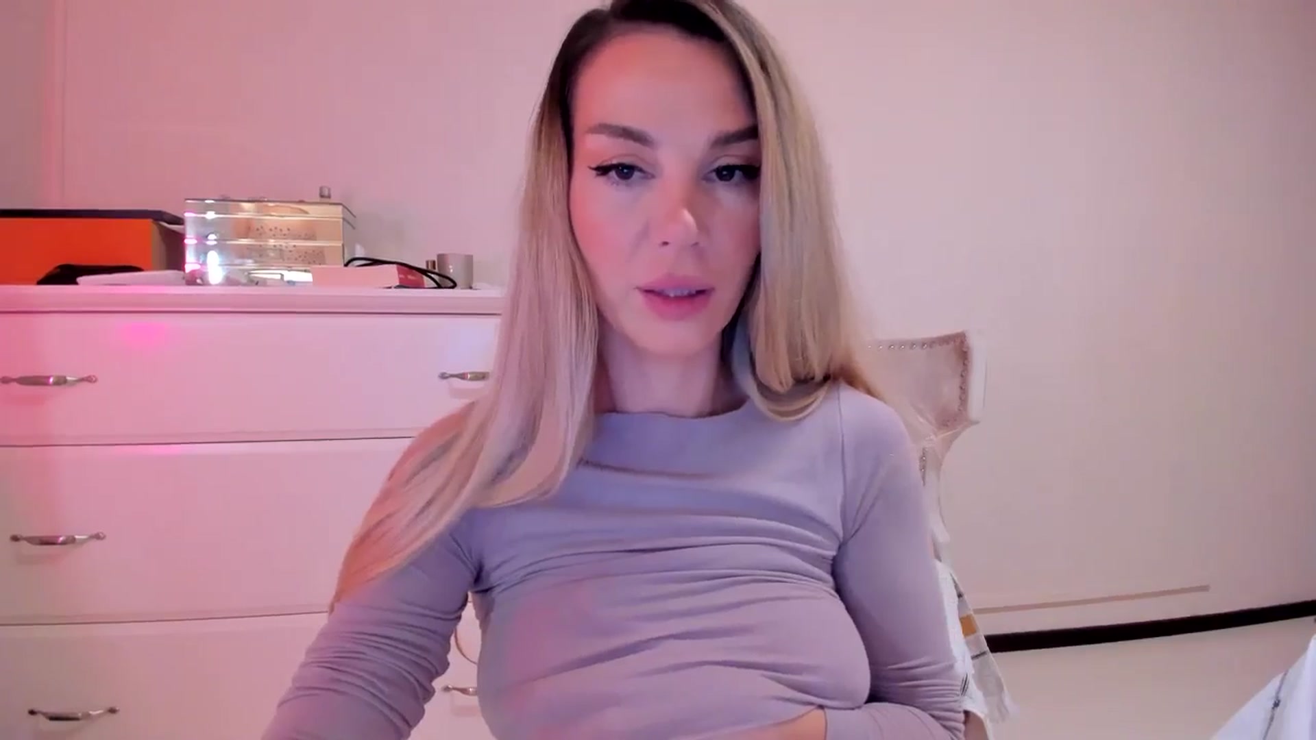 Gallery image thumbnail from Alesia_'s myfreecams stream on, 09/24/2024, 22:07 image 8 of 20