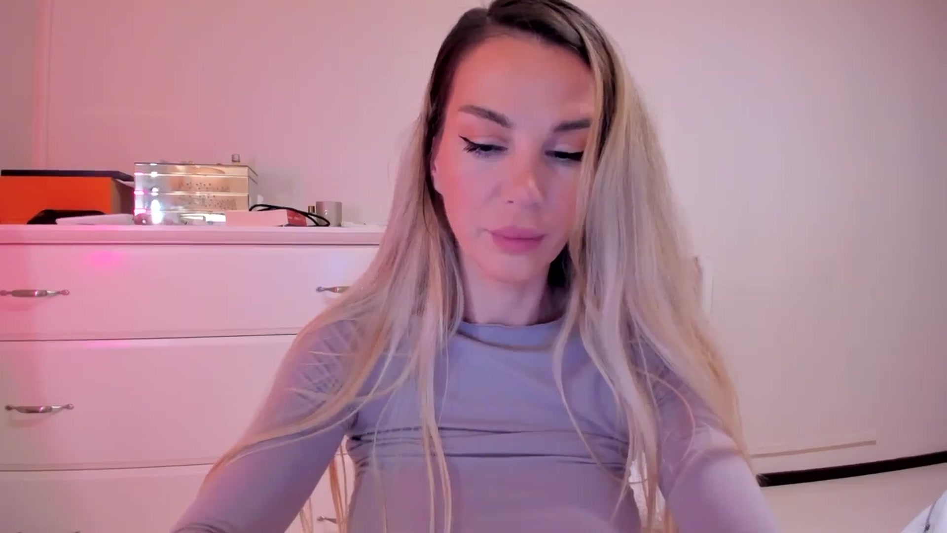 Gallery image thumbnail from Alesia_'s myfreecams stream on, 09/24/2024, 22:07 image 6 of 20