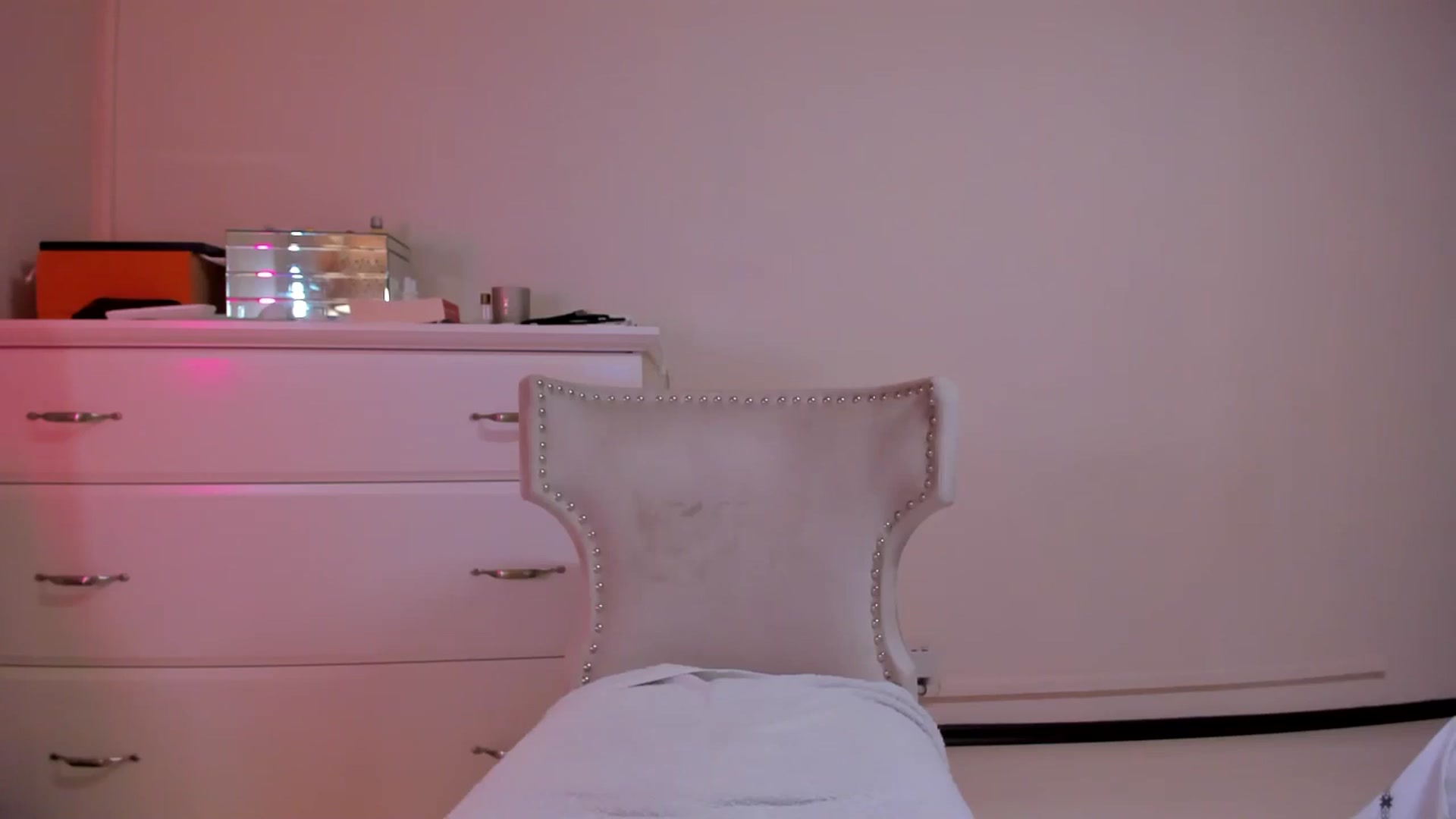 Gallery image thumbnail from Alesia_'s myfreecams stream on, 09/25/2024, 24:03 image 10 of 20