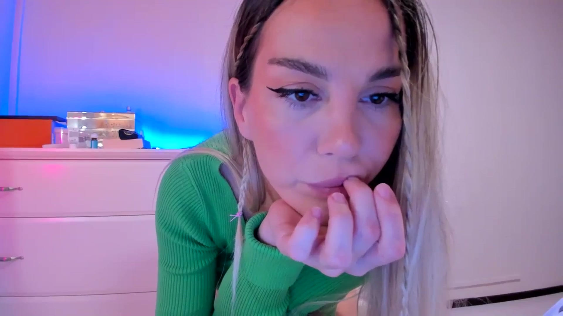Gallery image thumbnail from Alesia_'s myfreecams stream on, 09/29/2024, 23:24 image 20 of 20