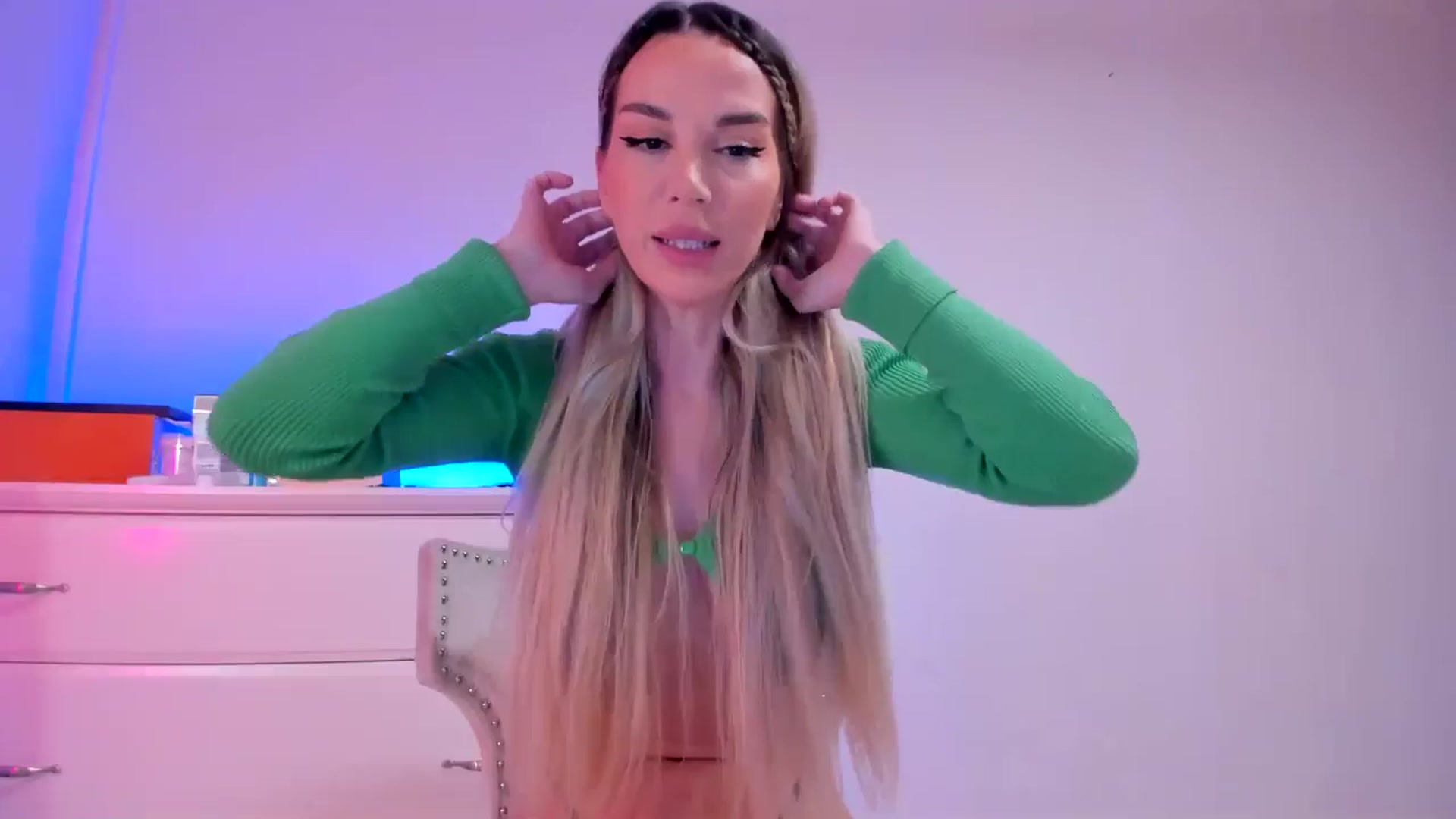 Gallery image thumbnail from Alesia_'s myfreecams stream on, 09/29/2024, 23:24 image 4 of 20