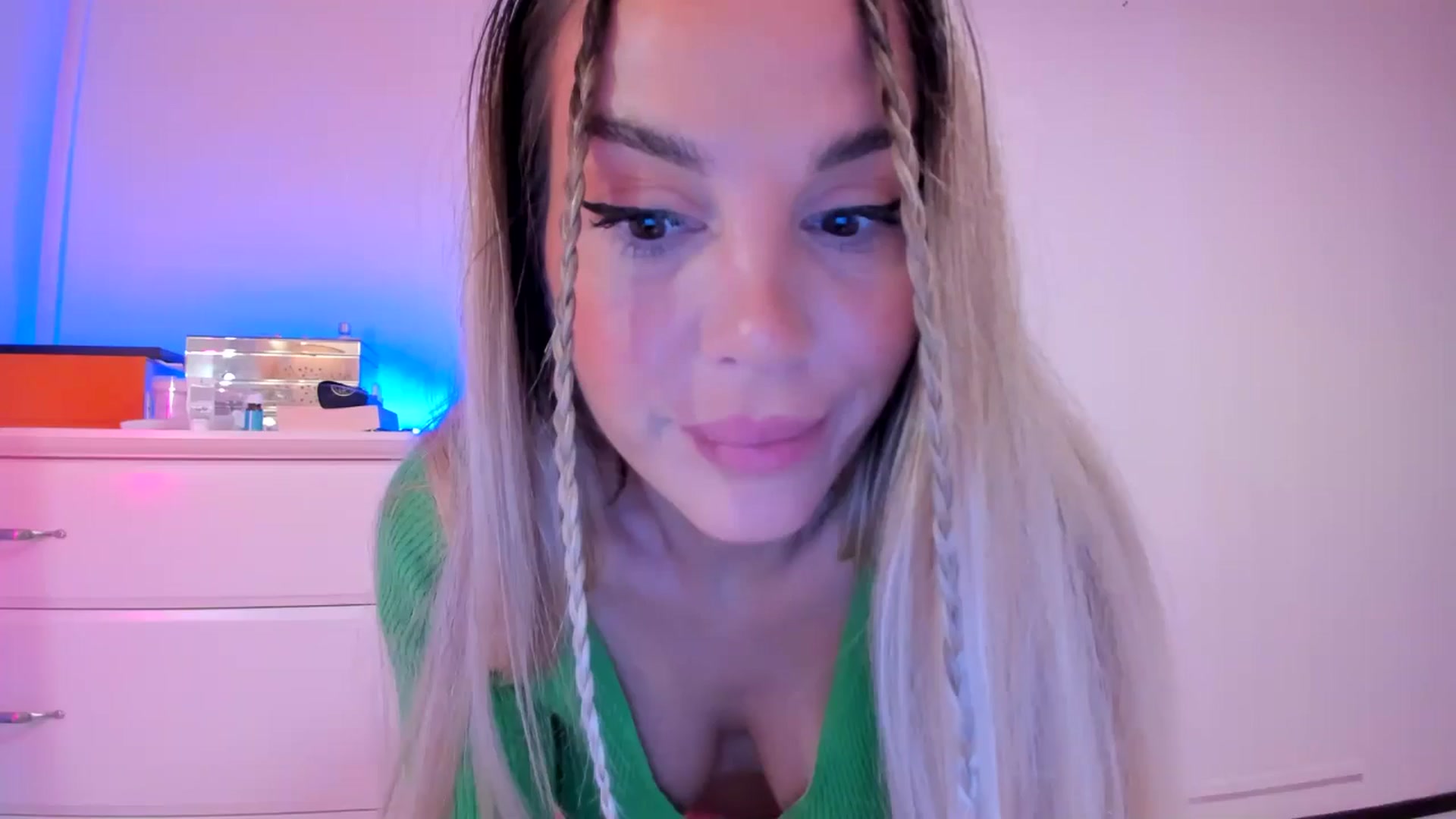 Gallery image thumbnail from Alesia_'s myfreecams stream on, 09/29/2024, 23:24 image 19 of 20