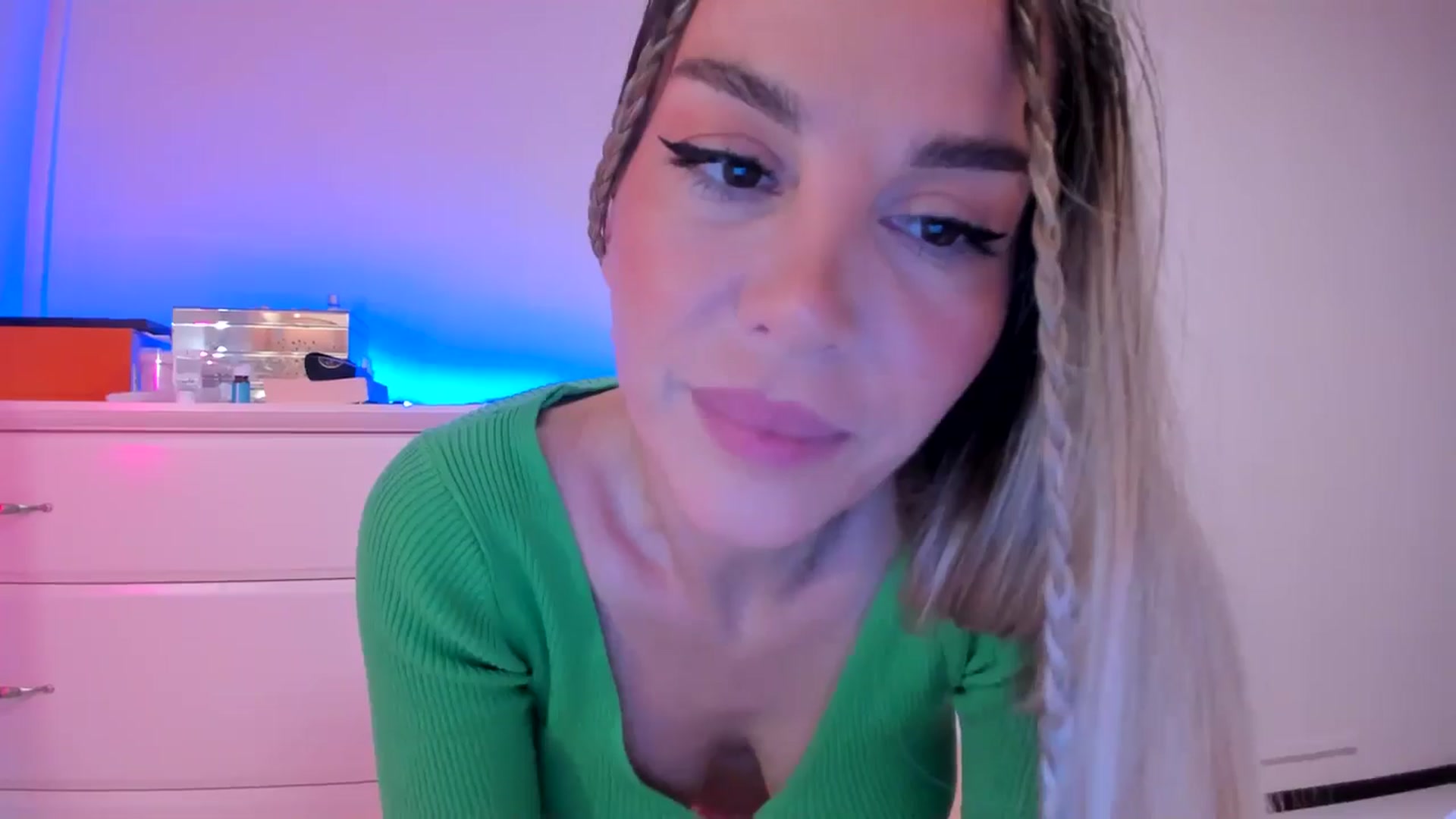 Gallery image thumbnail from Alesia_'s myfreecams stream on, 09/29/2024, 23:24 image 7 of 20