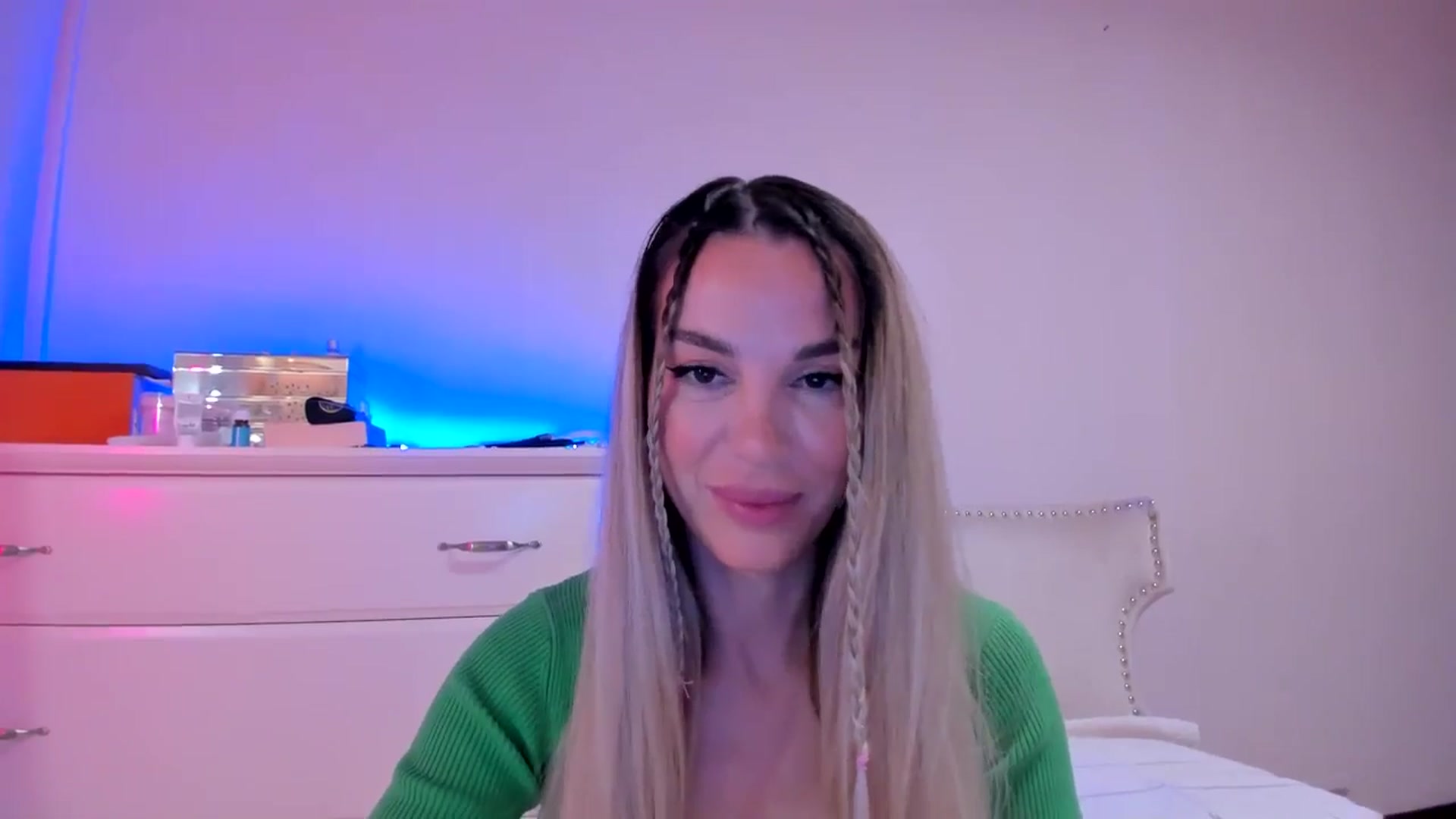 Gallery image thumbnail from Alesia_'s myfreecams stream on, 09/29/2024, 23:24 image 16 of 20