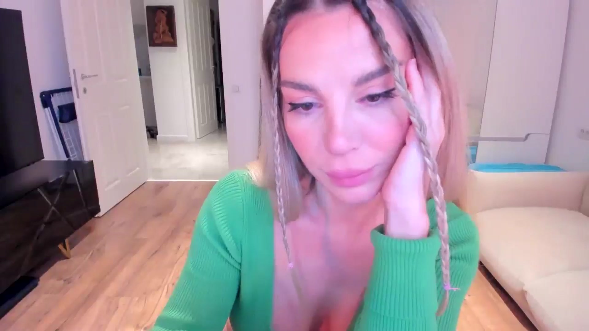 Gallery image thumbnail from Alesia_'s myfreecams stream on, 10/04/2024, 23:06 image 11 of 20