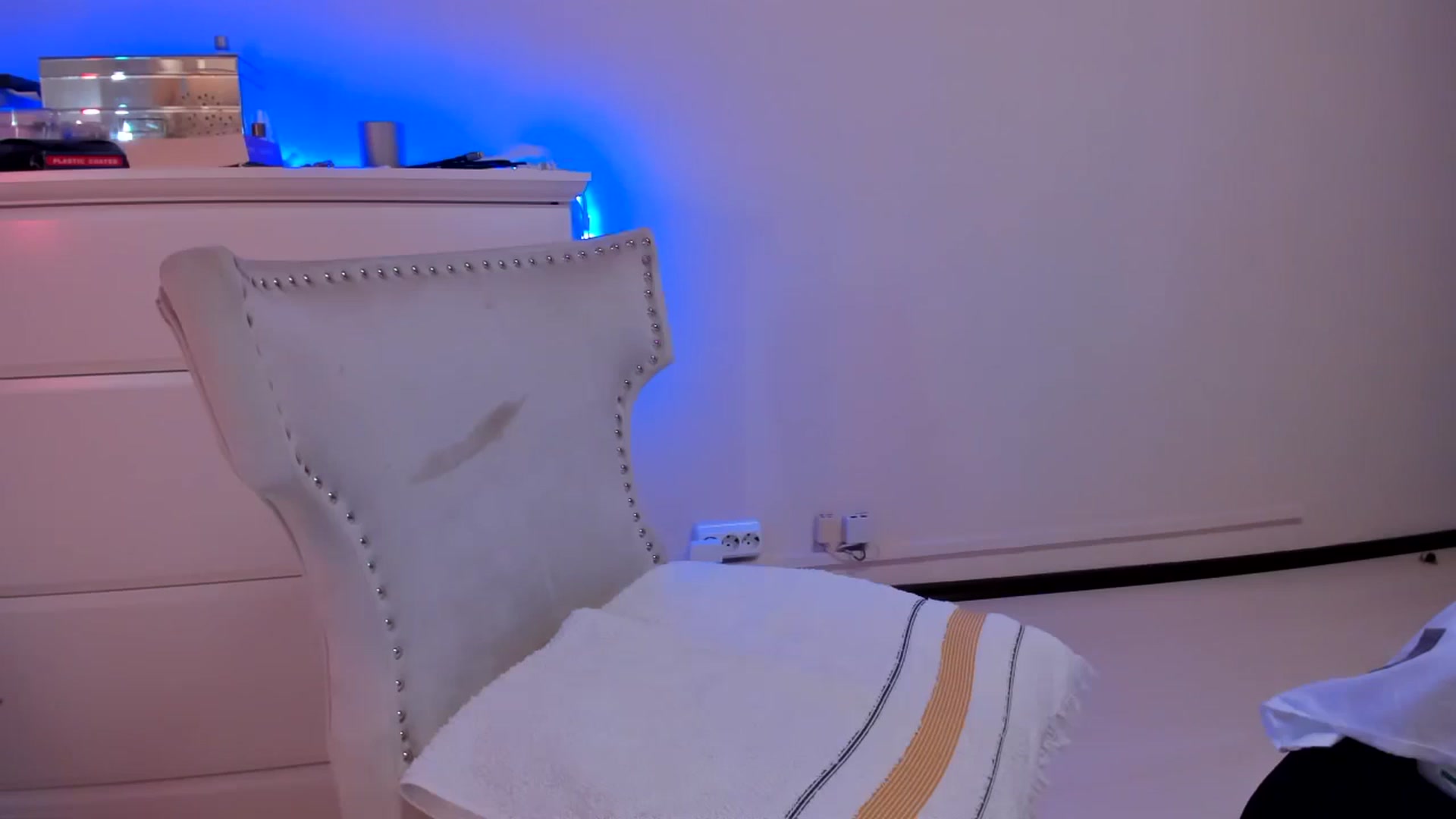 Gallery image thumbnail from Alesia_'s myfreecams stream on, 10/08/2024, 22:42 image 16 of 20