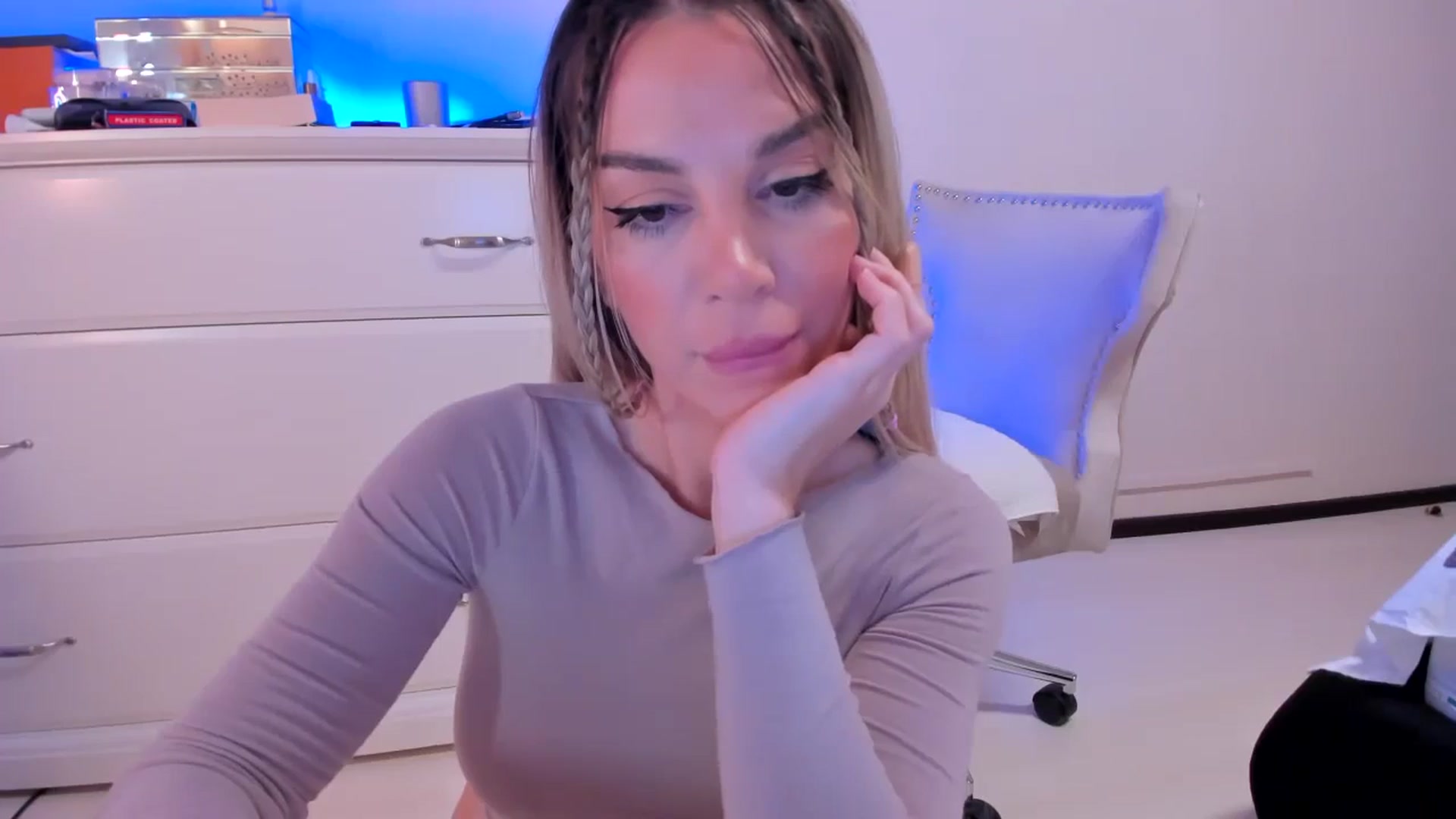 Gallery image thumbnail from Alesia_'s myfreecams stream on, 10/10/2024, 23:06 image 9 of 20