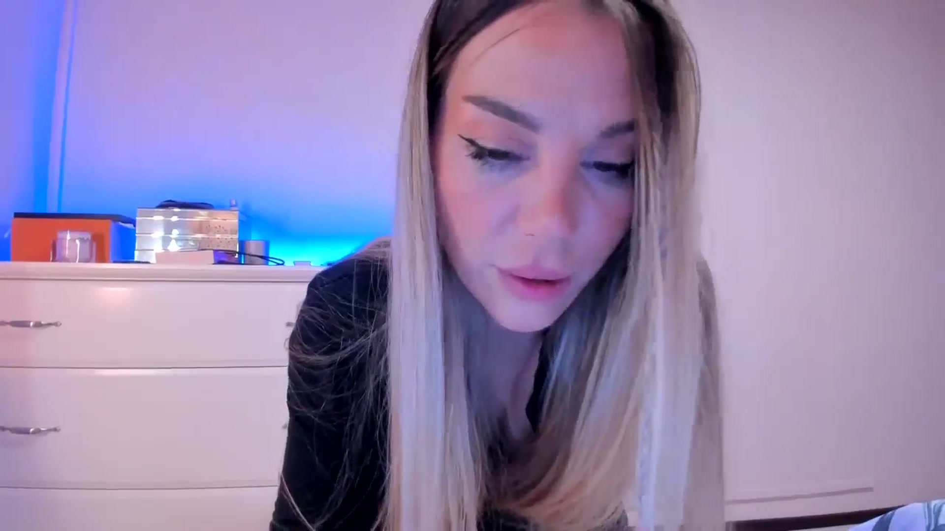 Gallery image thumbnail from Alesia_'s myfreecams stream on, 10/16/2024, 01:15 image 20 of 20