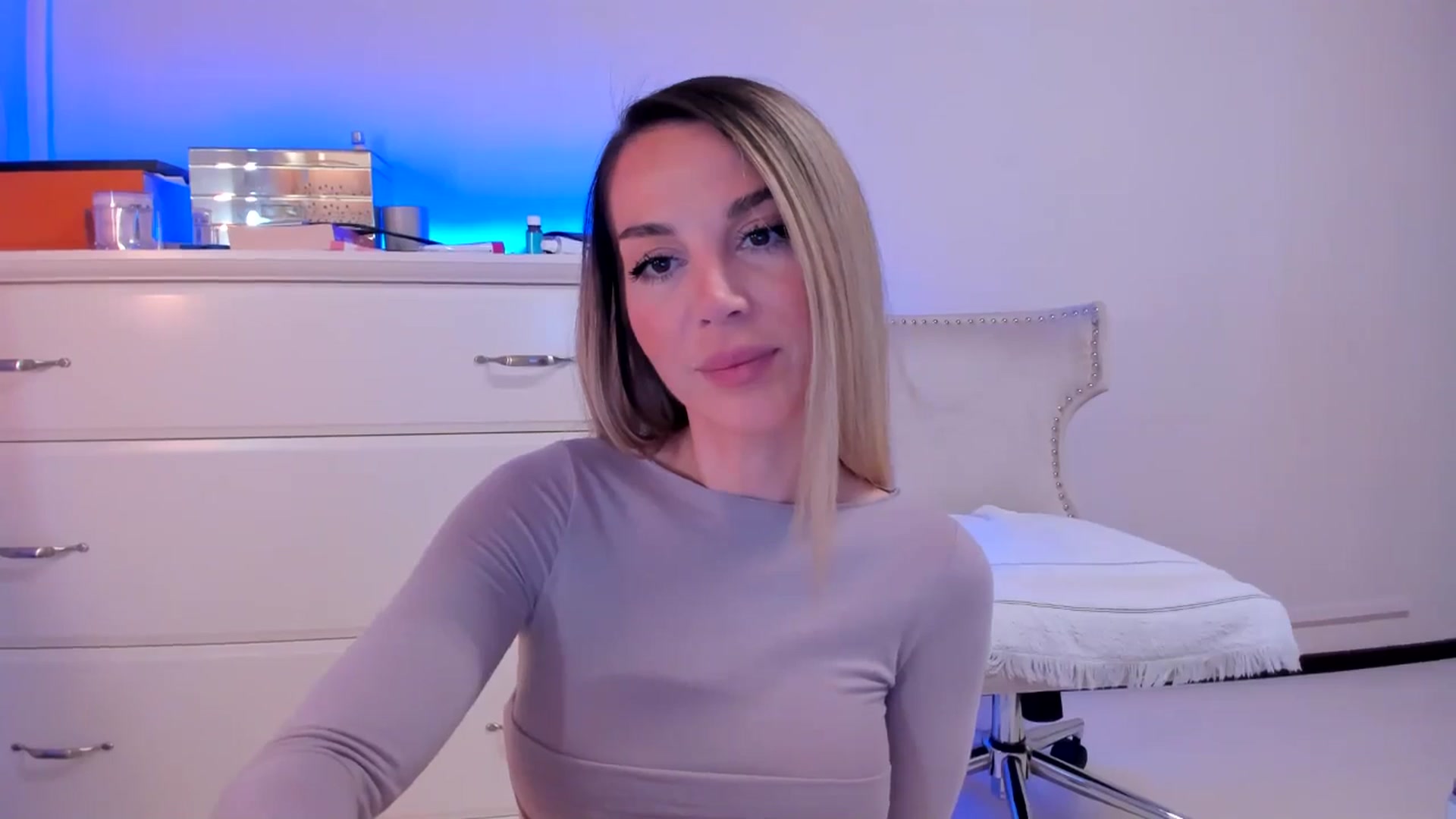 Gallery image thumbnail from Alesia_'s myfreecams stream on, 10/18/2024, 22:57 image 12 of 20