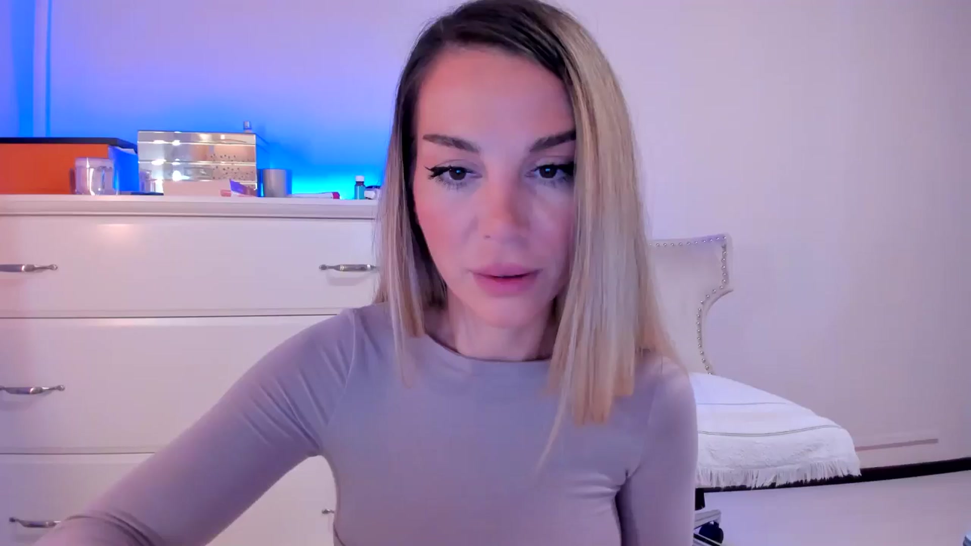 Gallery image thumbnail from Alesia_'s myfreecams stream on, 10/18/2024, 22:57 image 19 of 20