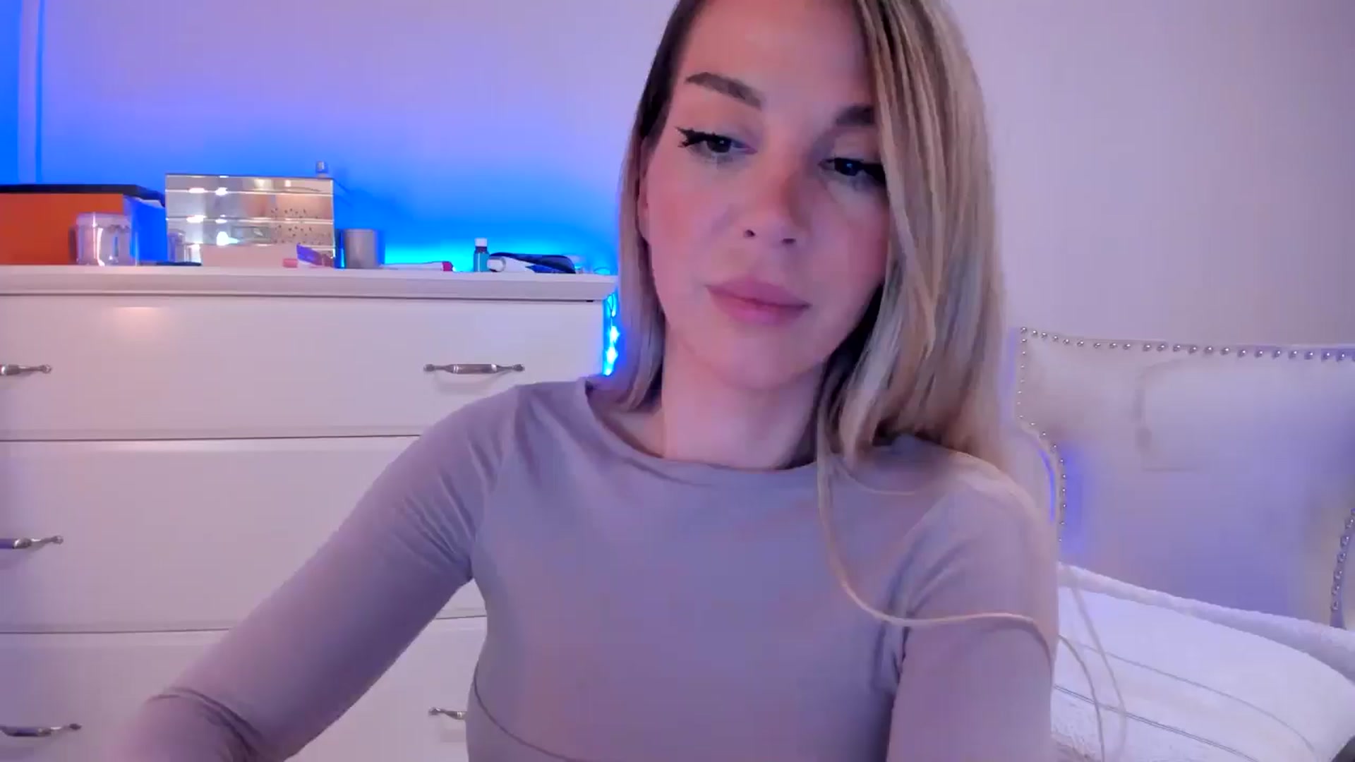 Gallery image thumbnail from Alesia_'s myfreecams stream on, 10/19/2024, 24:02 image 2 of 20
