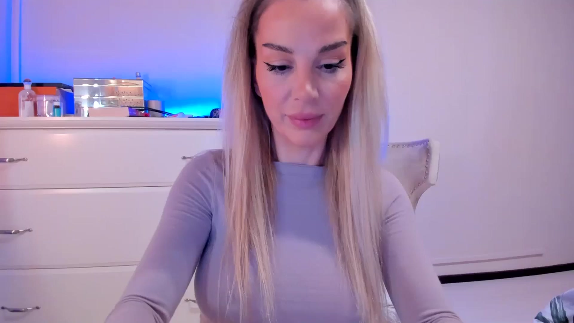 Gallery image thumbnail from Alesia_'s myfreecams stream on, 10/19/2024, 23:59 image 7 of 20