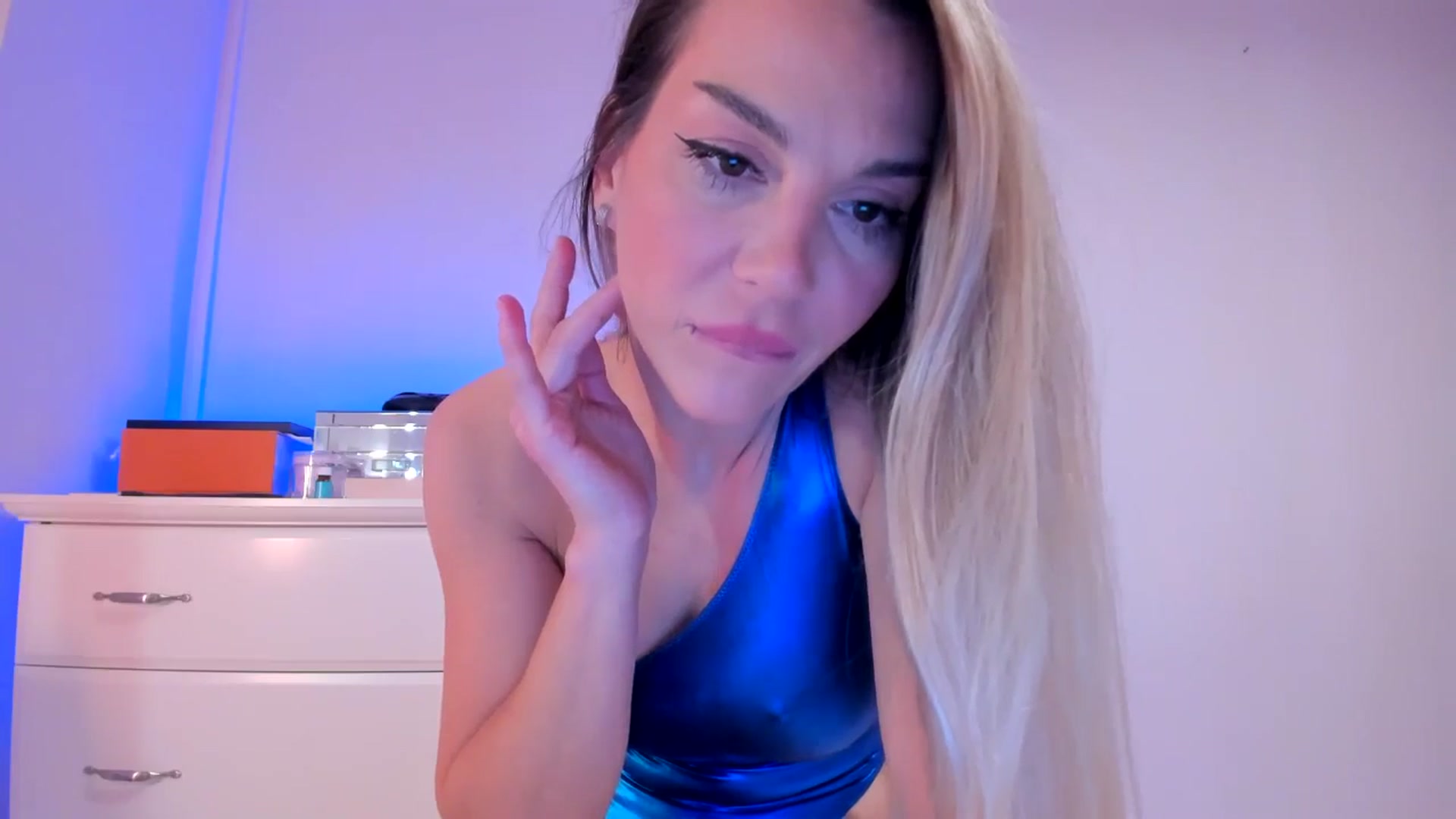 Gallery image thumbnail from Alesia_'s myfreecams stream on, 10/20/2024, 22:15 image 6 of 20