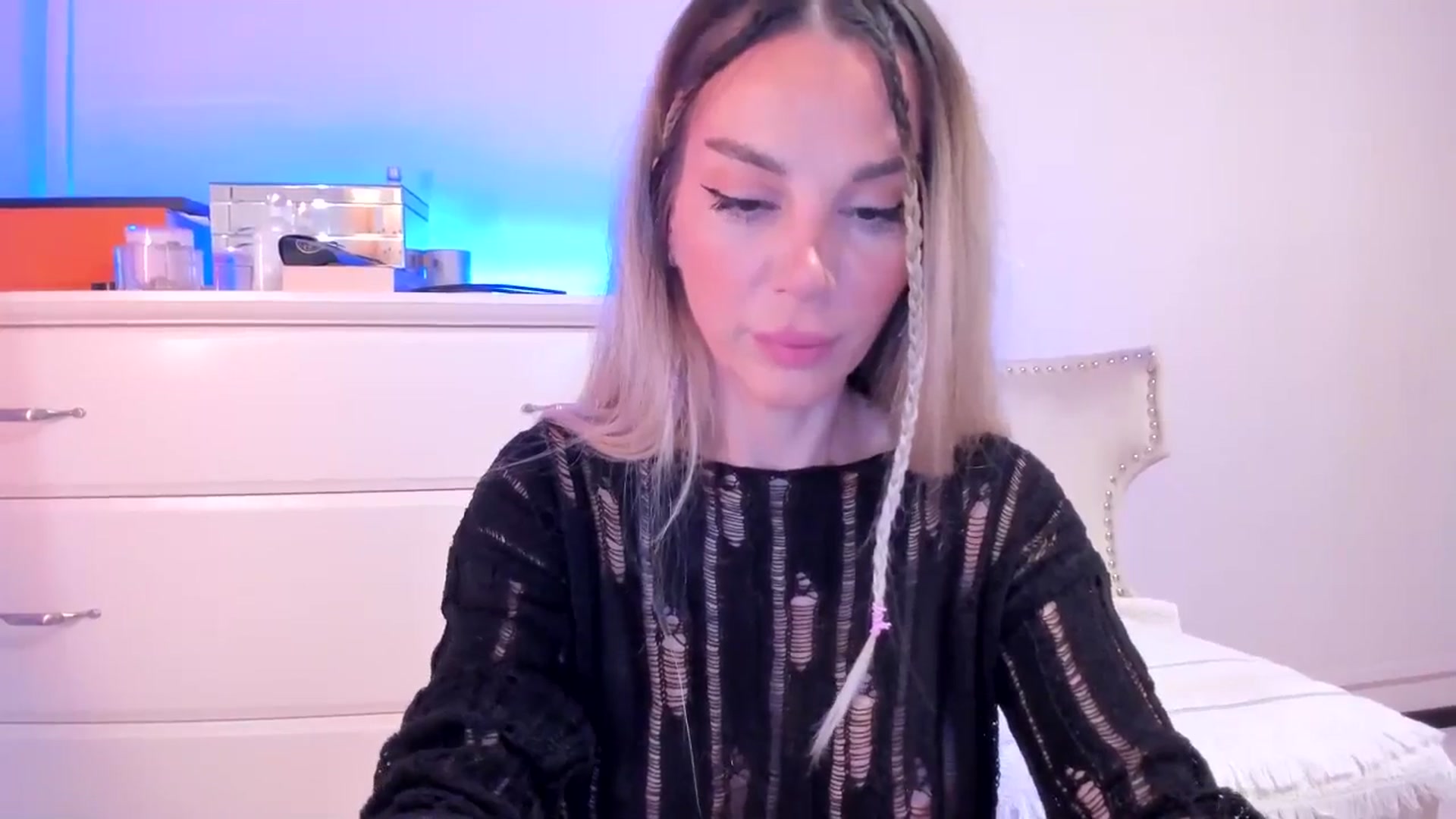 Gallery image thumbnail from Alesia_'s myfreecams stream on, 10/22/2024, 23:36 image 3 of 20
