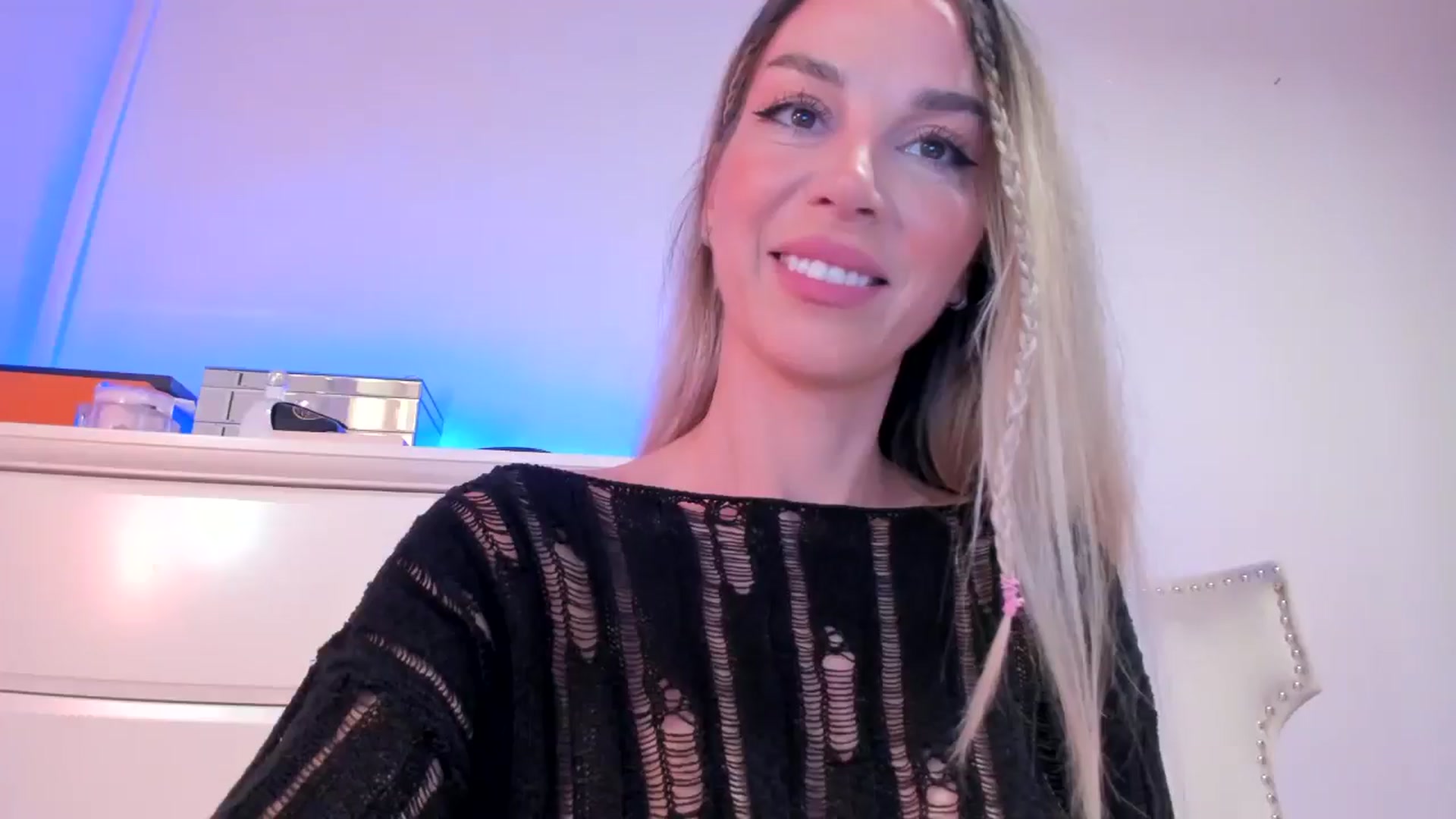 Gallery image thumbnail from Alesia_'s myfreecams stream on, 10/22/2024, 23:36 image 2 of 20