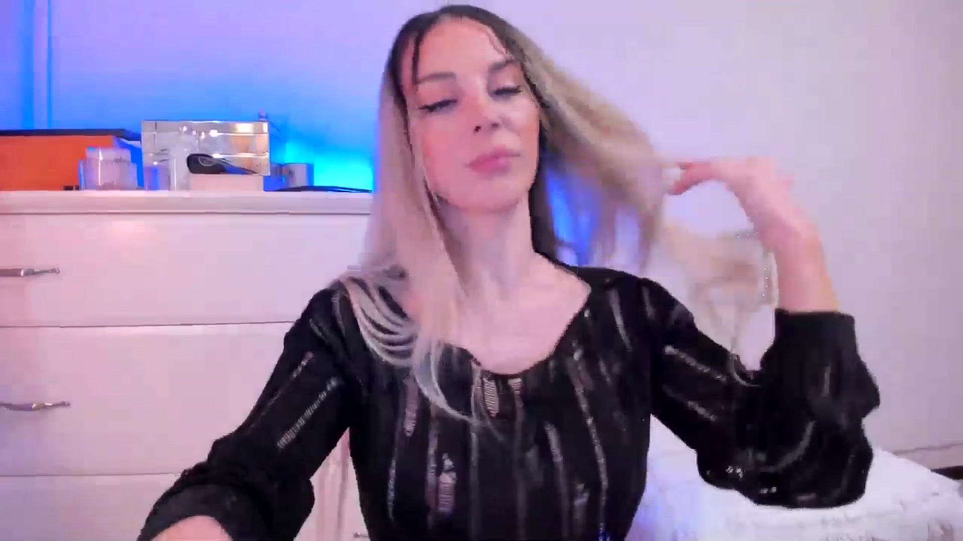 Gallery image thumbnail from Alesia_'s myfreecams stream on, 10/22/2024, 23:36 image 4 of 20