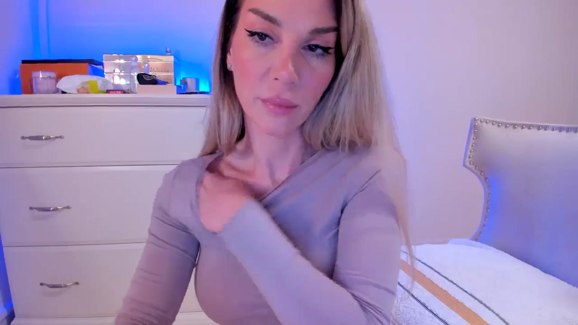 Gallery image thumbnail from Alesia_'s myfreecams stream on, 10/23/2024, 22:51 image 15 of 20