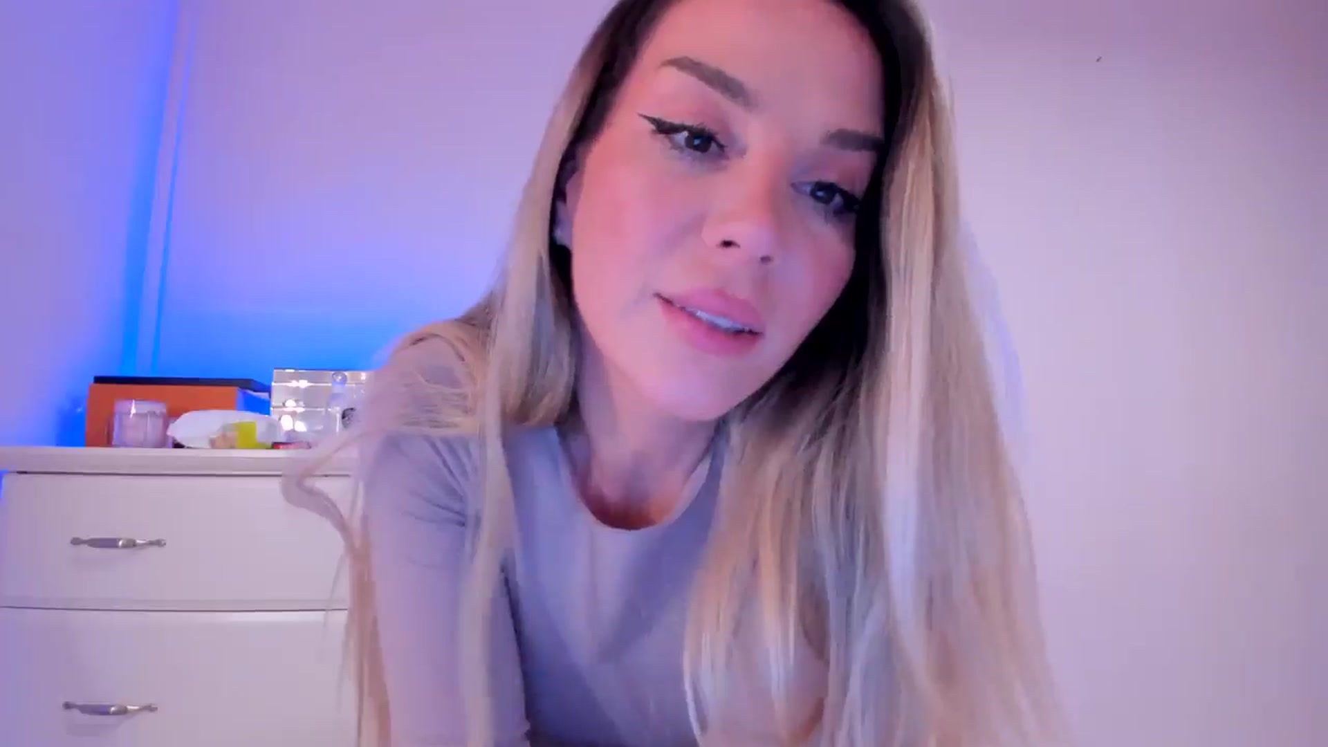 Gallery image thumbnail from Alesia_'s myfreecams stream on, 10/23/2024, 22:51 image 18 of 20