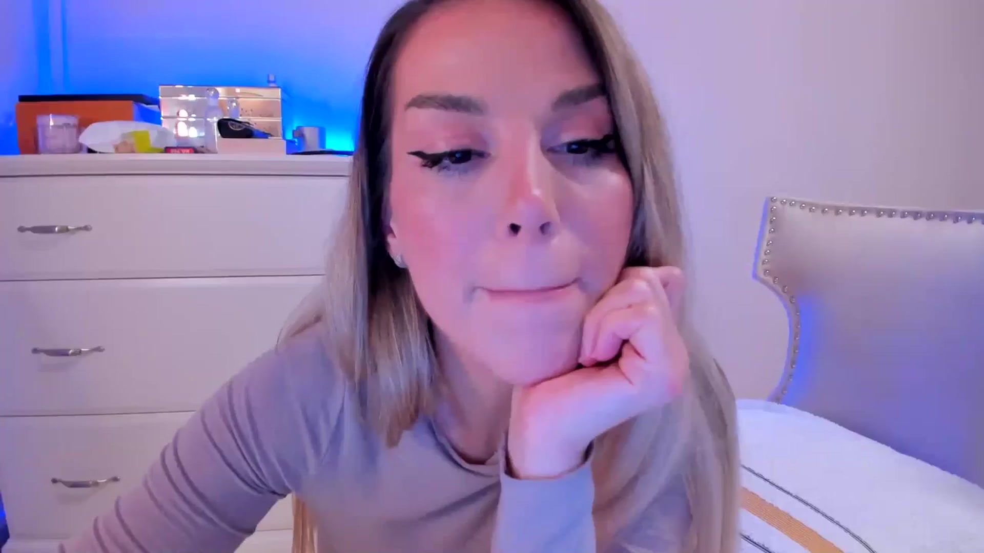 Gallery image thumbnail from Alesia_'s myfreecams stream on, 10/23/2024, 22:51 image 16 of 20