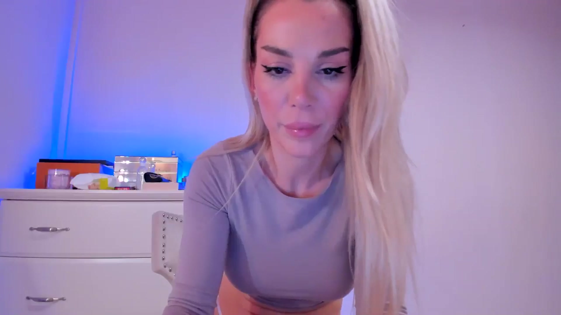 Gallery image thumbnail from Alesia_'s myfreecams stream on, 10/23/2024, 22:51 image 19 of 20