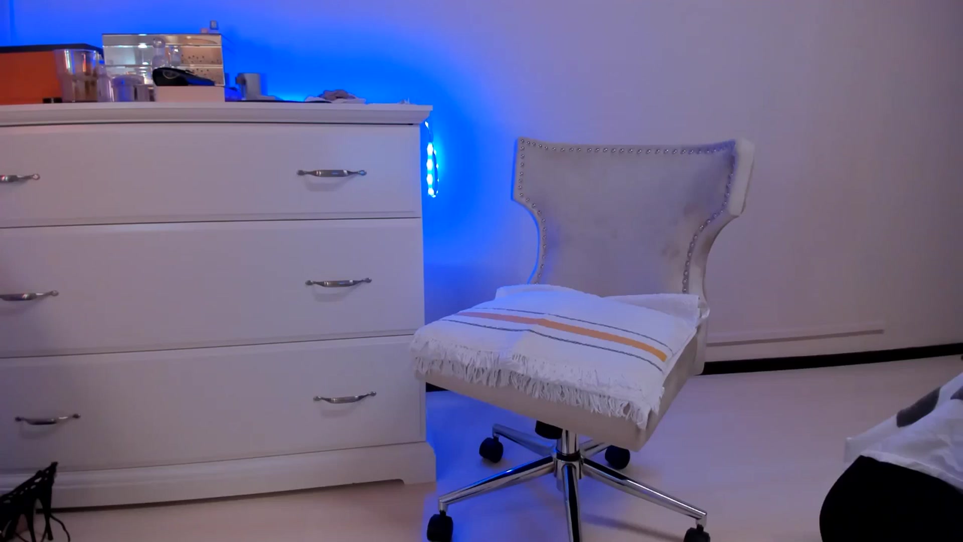 Gallery image thumbnail from Alesia_'s myfreecams stream on, 10/25/2024, 24:36 image 20 of 20
