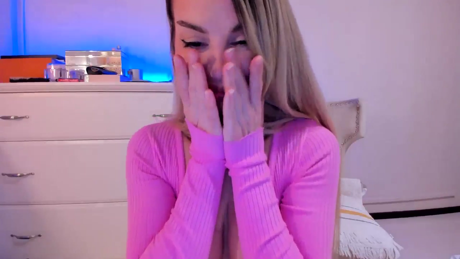 Gallery image thumbnail from Alesia_'s myfreecams stream on, 10/26/2024, 23:31 image 14 of 20