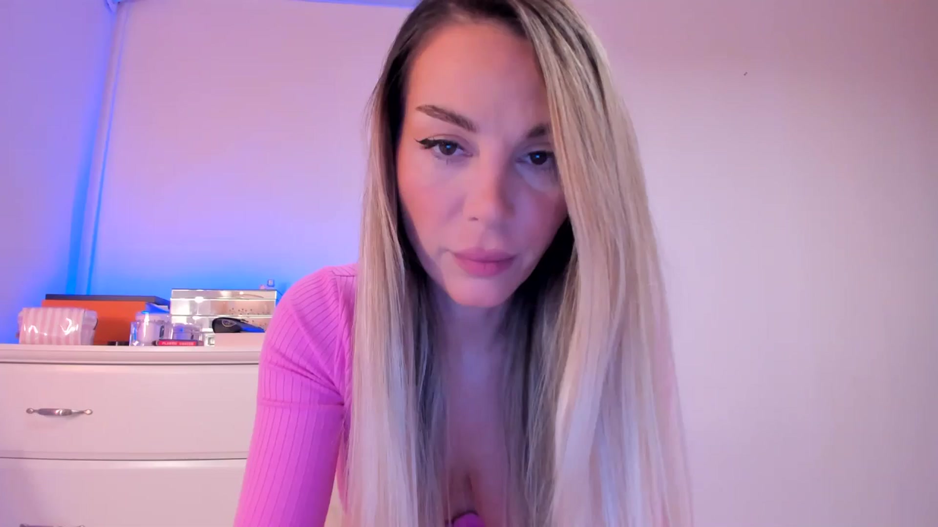 Gallery image thumbnail from Alesia_'s myfreecams stream on, 10/26/2024, 23:31 image 1 of 20