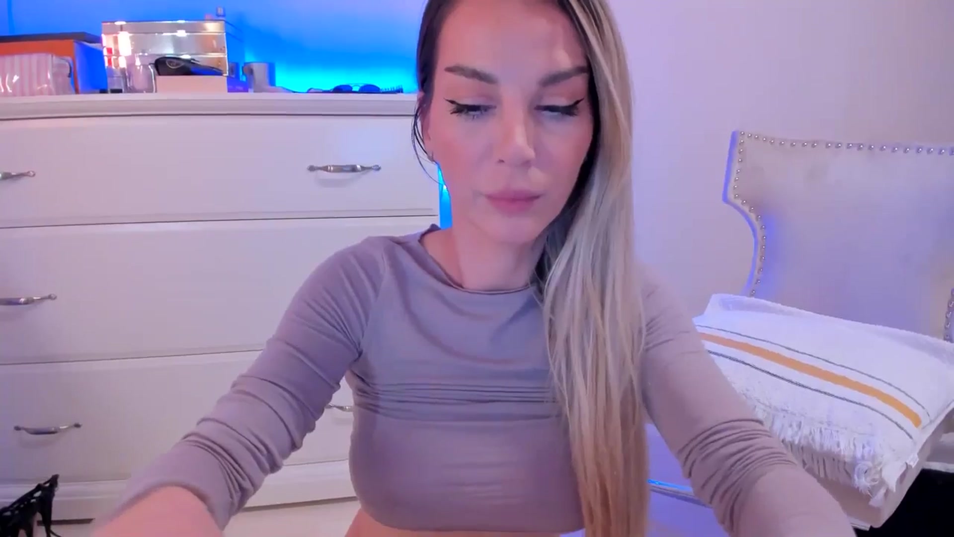 Gallery image thumbnail from Alesia_'s myfreecams stream on, 10/28/2024, 24:23 image 5 of 20