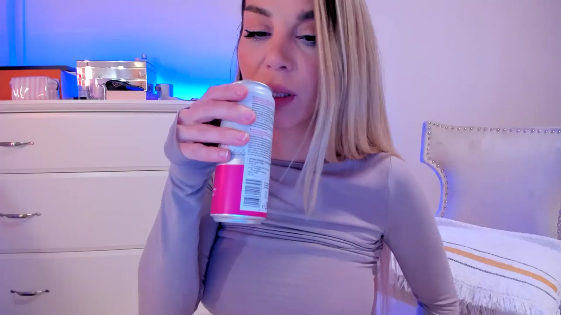 Gallery image thumbnail from Alesia_'s myfreecams stream on, 10/28/2024, 24:23 image 4 of 20