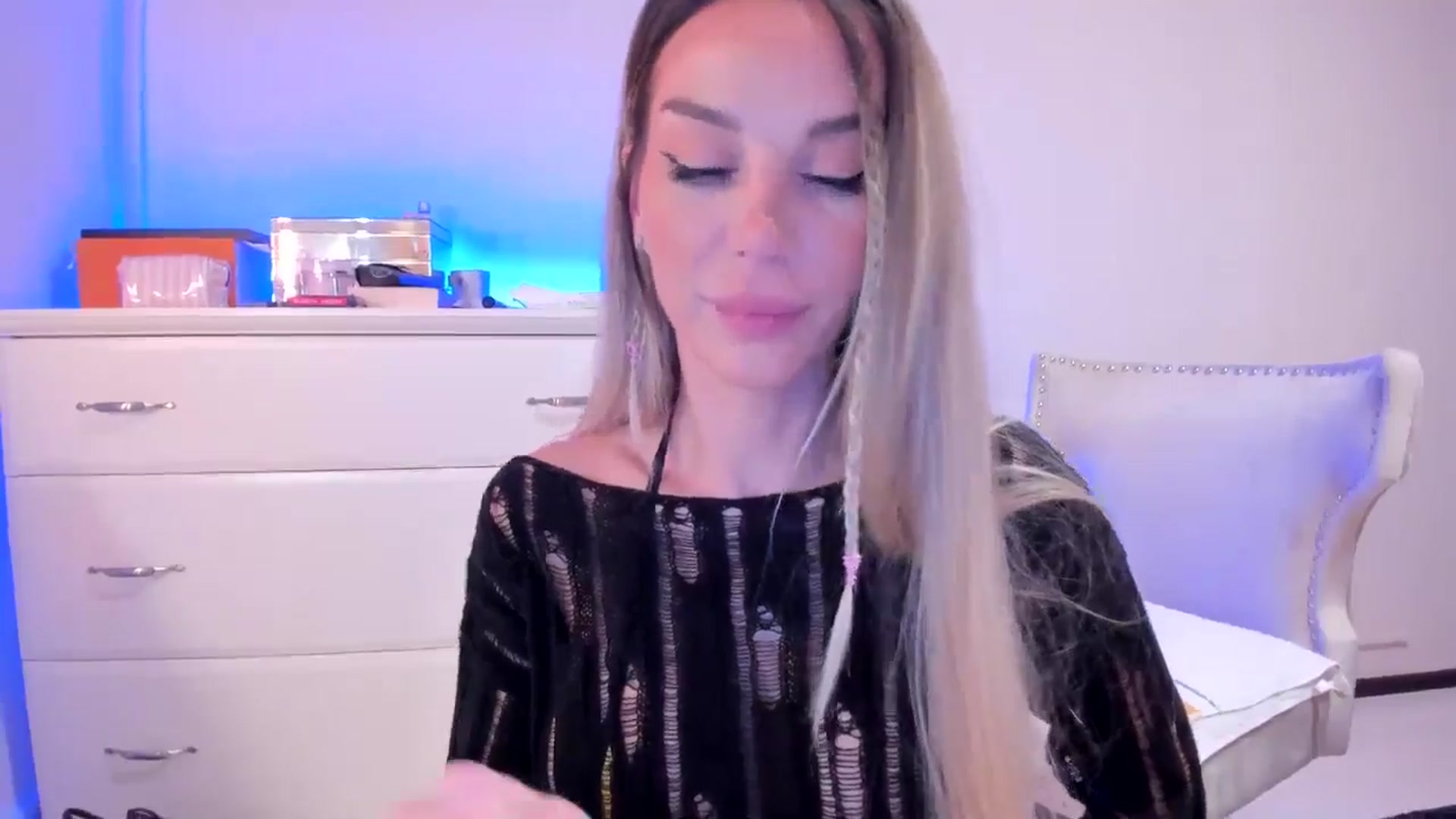 Gallery image thumbnail from Alesia_'s myfreecams stream on, 10/28/2024, 23:34 image 10 of 20