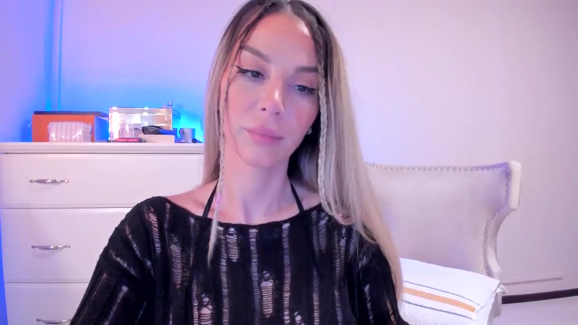 Gallery image thumbnail from Alesia_'s myfreecams stream on, 10/28/2024, 23:34 image 4 of 20