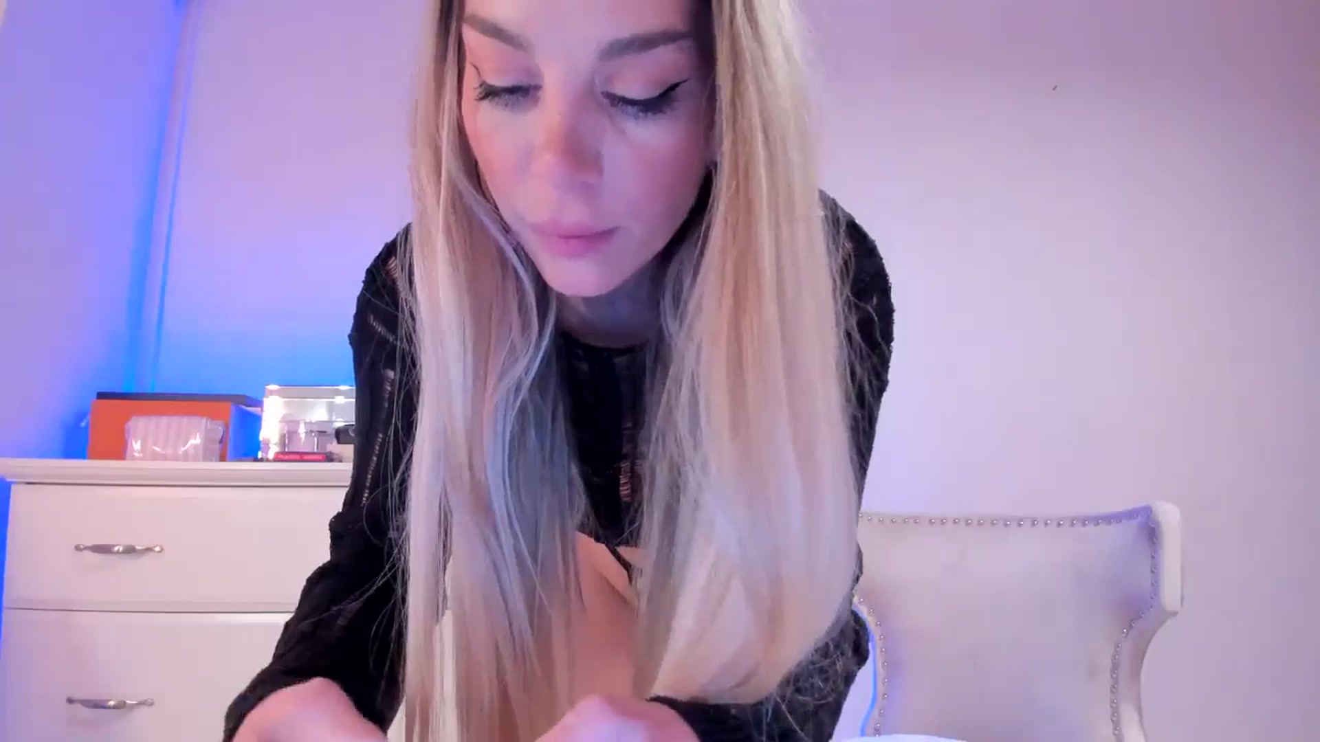 Gallery image thumbnail from Alesia_'s myfreecams stream on, 10/28/2024, 23:34 image 6 of 20
