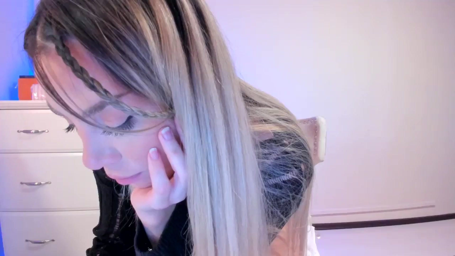 Gallery image thumbnail from Alesia_'s myfreecams stream on, 10/28/2024, 23:45 image 19 of 20