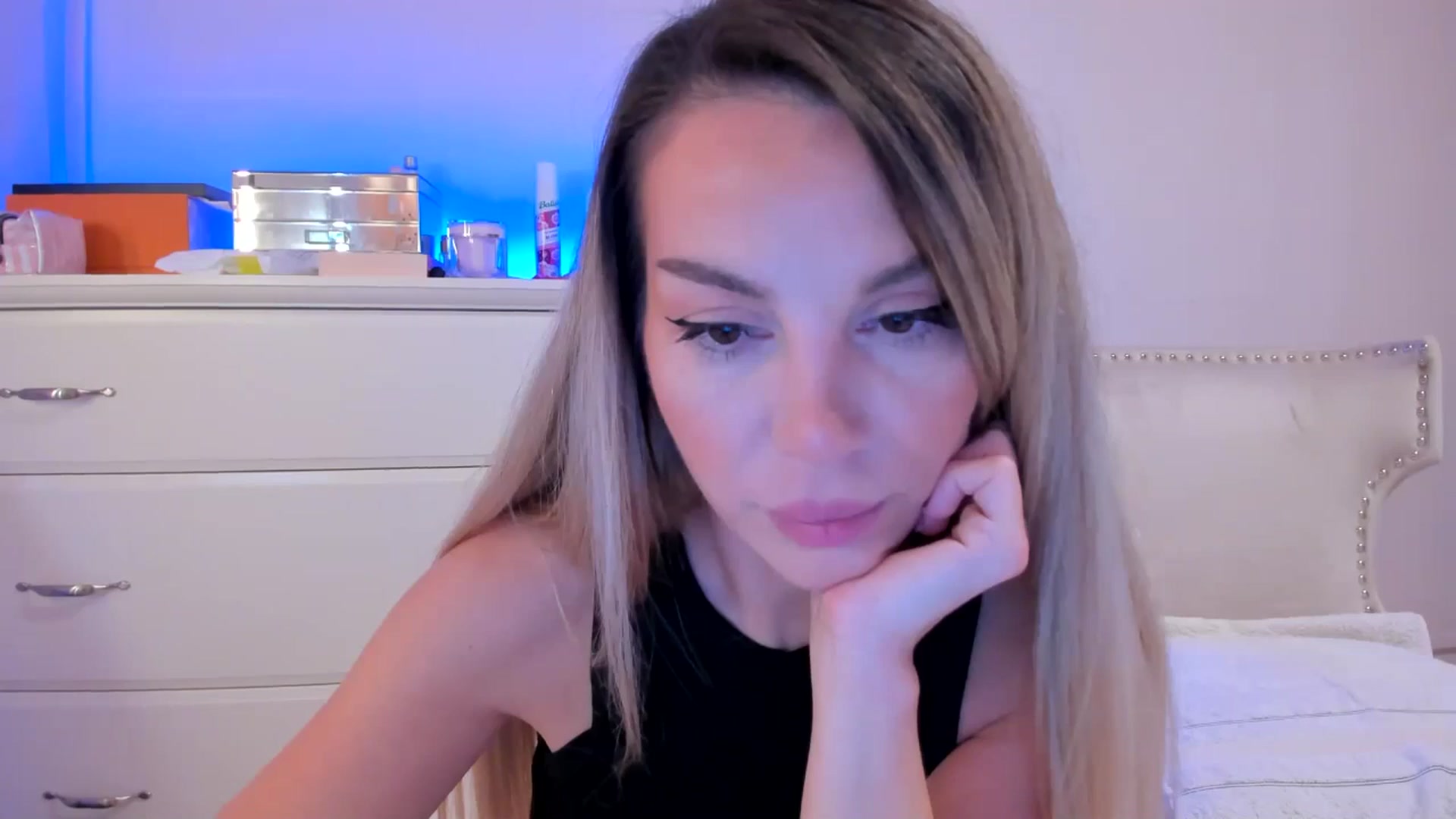 Gallery image thumbnail from Alesia_'s myfreecams stream on, 10/30/2024, 23:02 image 4 of 20