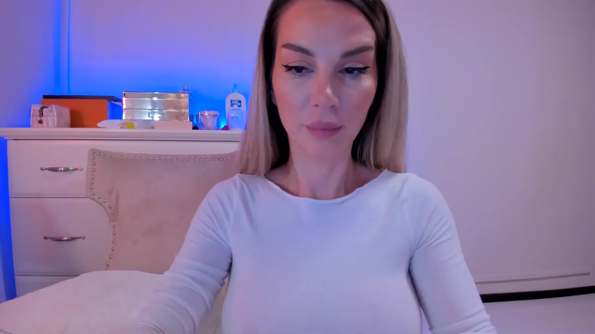 Gallery image thumbnail from Alesia_'s myfreecams stream on, 10/30/2024, 23:02 image 15 of 20