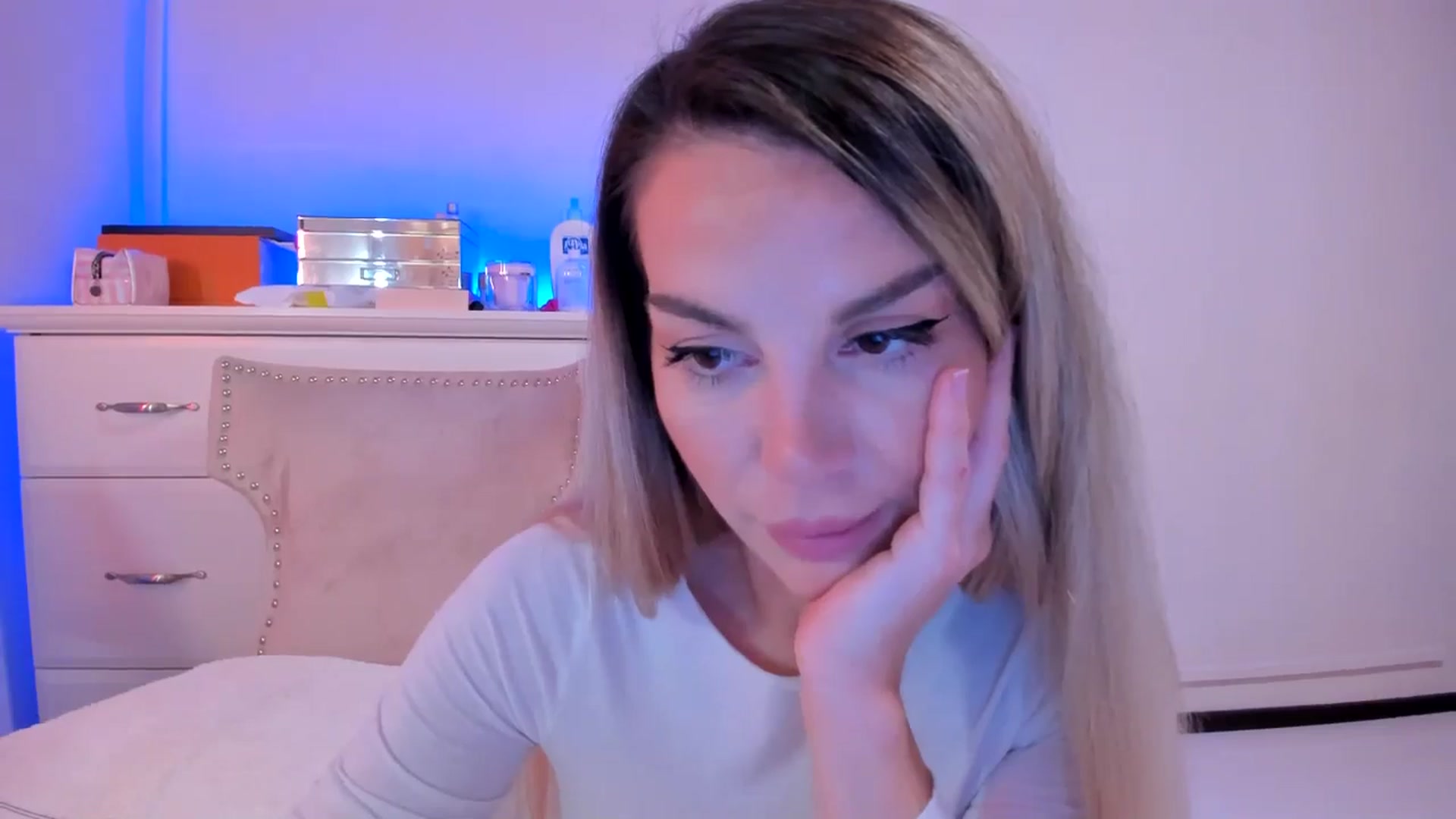Gallery image thumbnail from Alesia_'s myfreecams stream on, 10/30/2024, 23:02 image 16 of 20