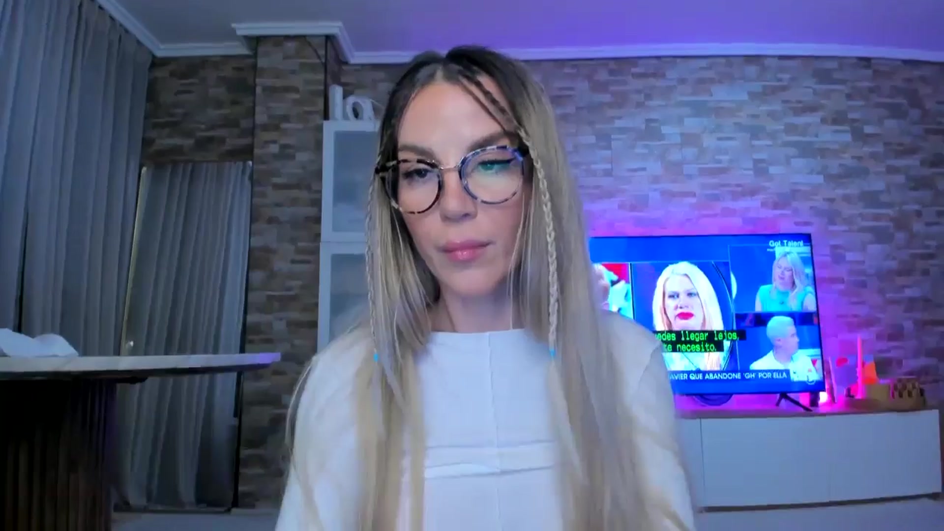 Gallery image thumbnail from Alesia_'s myfreecams stream on, 11/02/2024, 01:07 image 2 of 20
