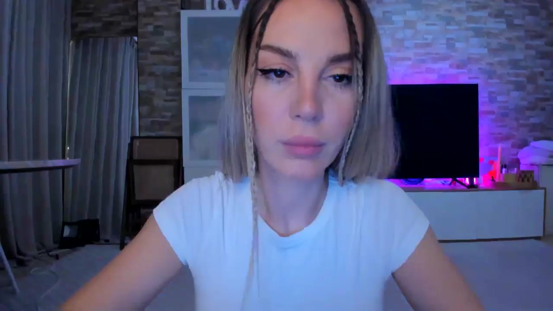 Gallery image thumbnail from Alesia_'s myfreecams stream on, 11/03/2024, 23:50 image 3 of 20