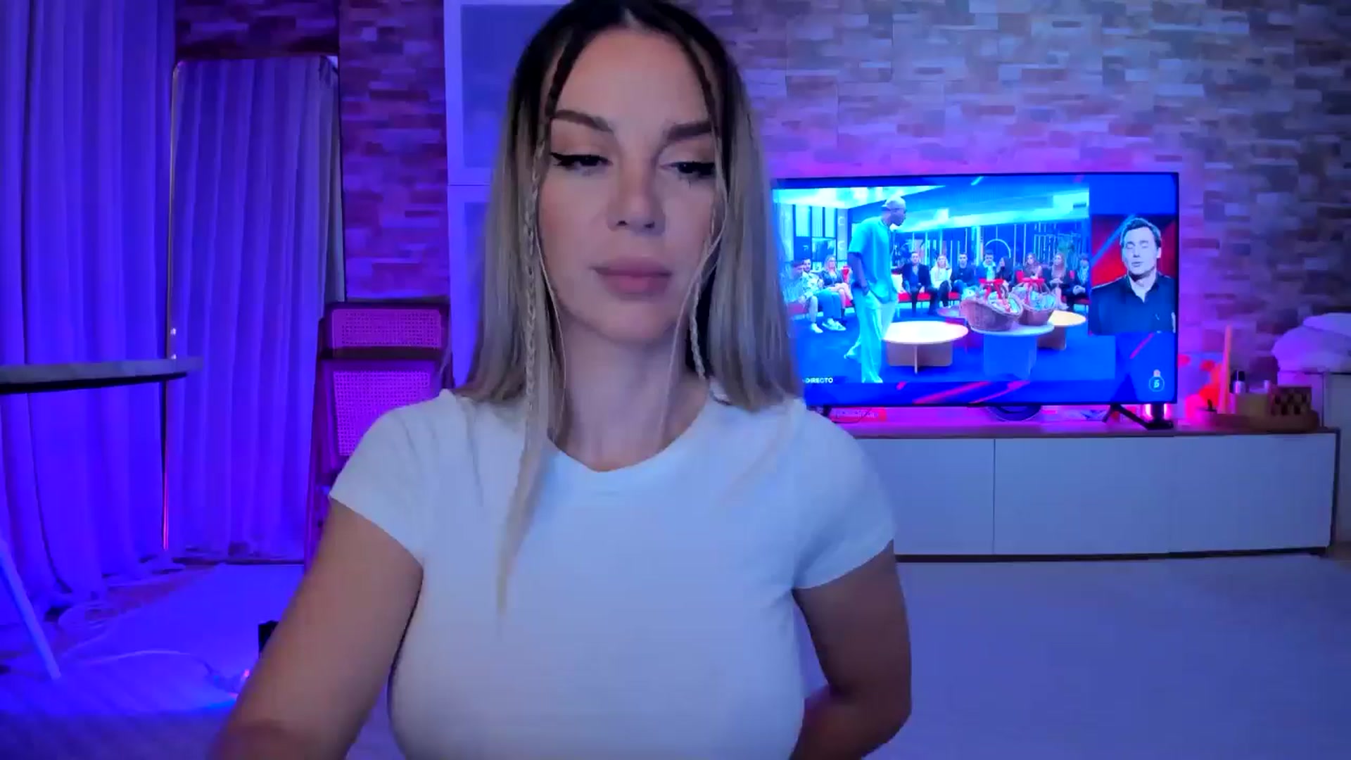 Gallery image thumbnail from Alesia_'s myfreecams stream on, 11/03/2024, 23:50 image 1 of 20