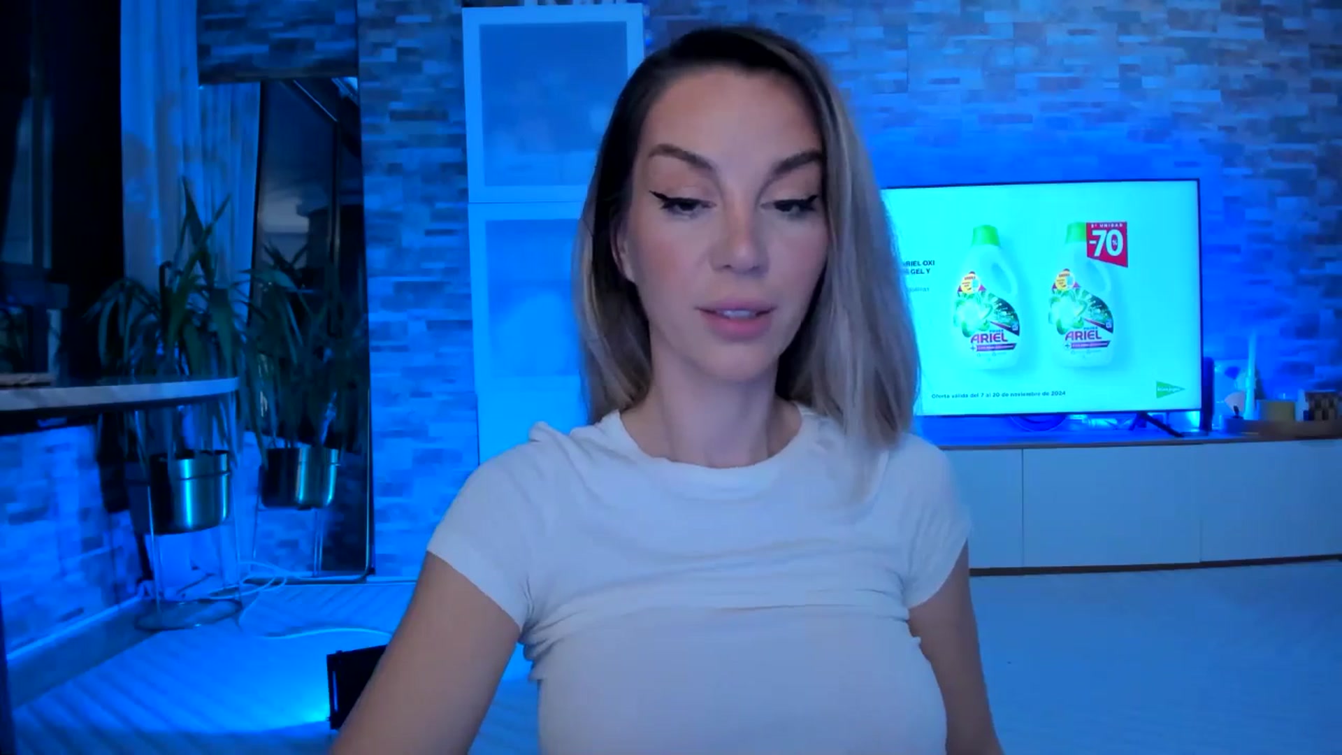 Gallery image thumbnail from Alesia_'s myfreecams stream on, 11/07/2024, 01:36 image 2 of 20