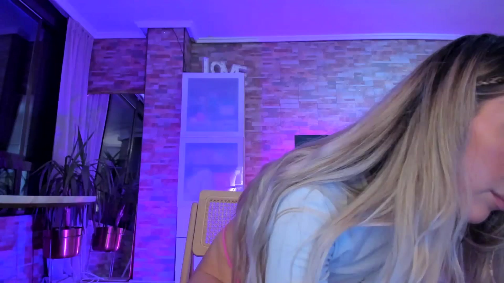 Gallery image thumbnail from Alesia_'s myfreecams stream on, 11/08/2024, 24:05 image 16 of 20