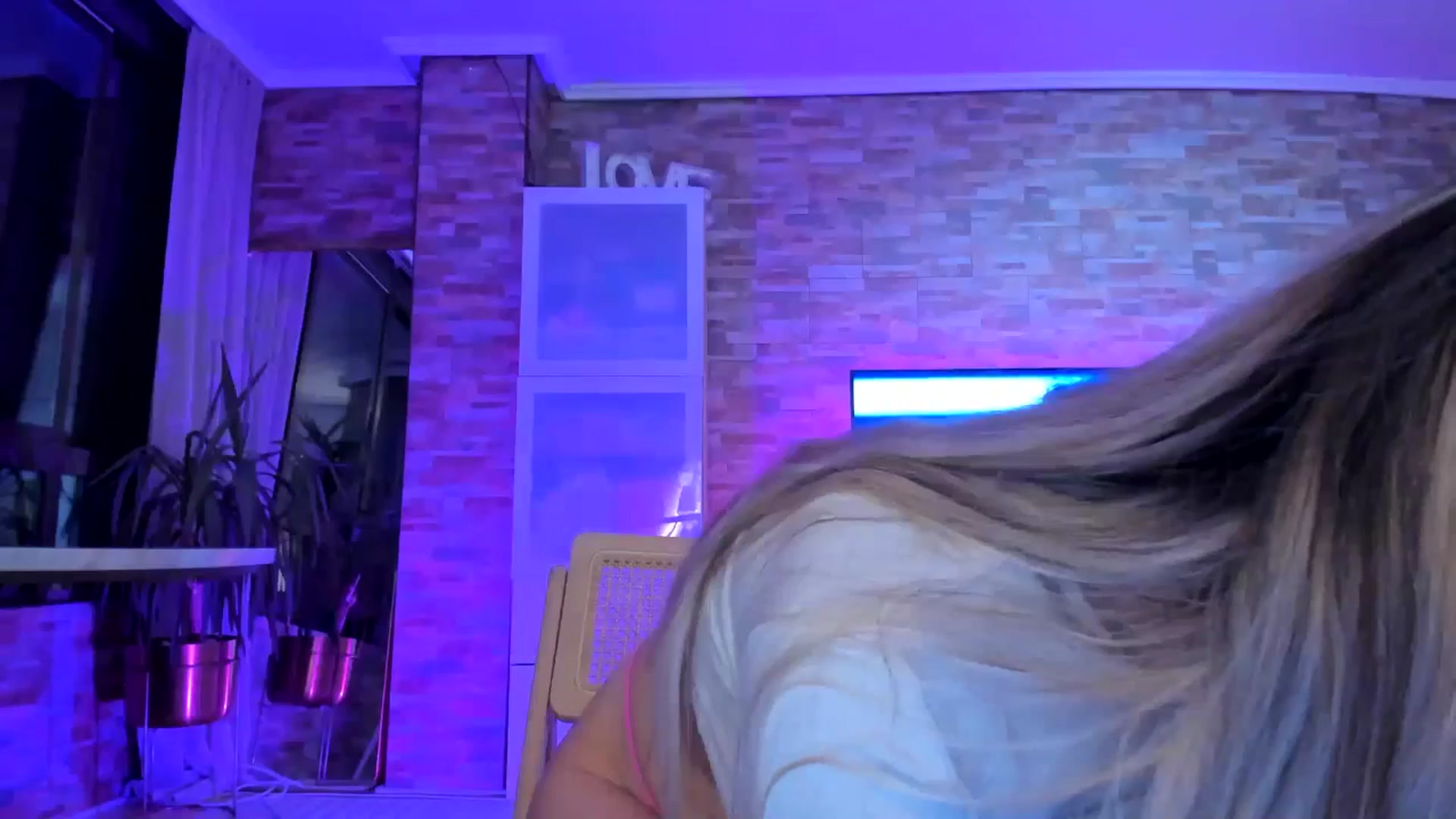 Gallery image thumbnail from Alesia_'s myfreecams stream on, 11/08/2024, 24:05 image 12 of 20