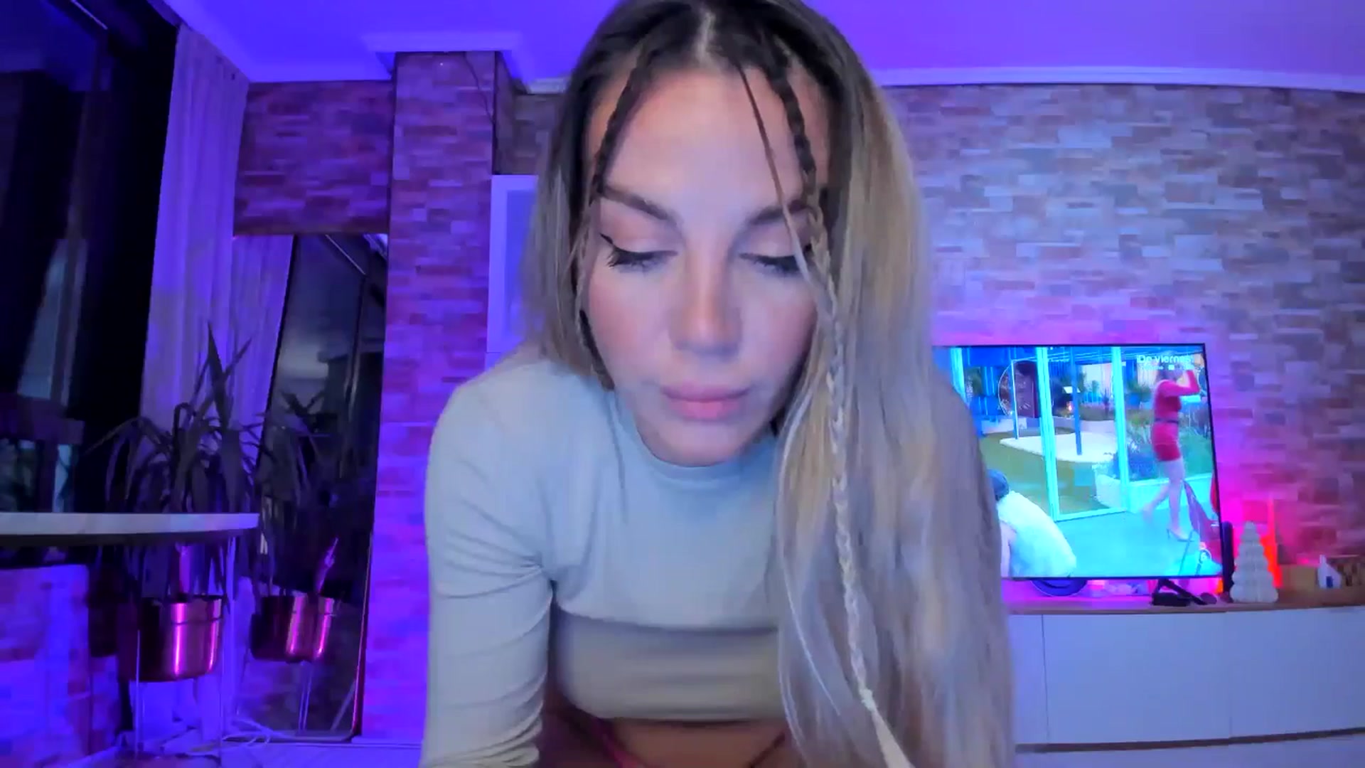 Gallery image thumbnail from Alesia_'s myfreecams stream on, 11/08/2024, 24:05 image 13 of 20