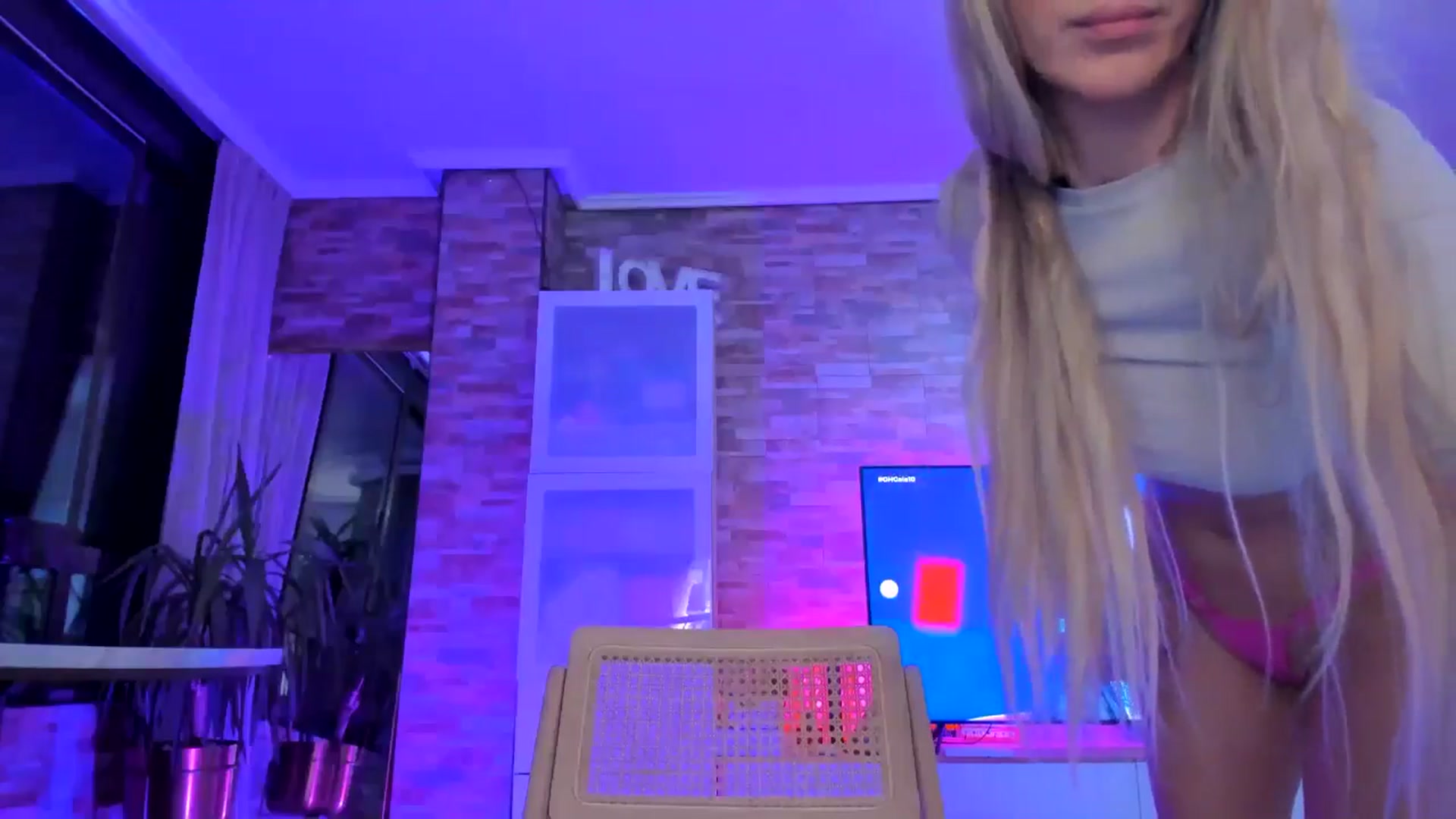 Gallery image thumbnail from Alesia_'s myfreecams stream on, 11/08/2024, 24:43 image 13 of 20
